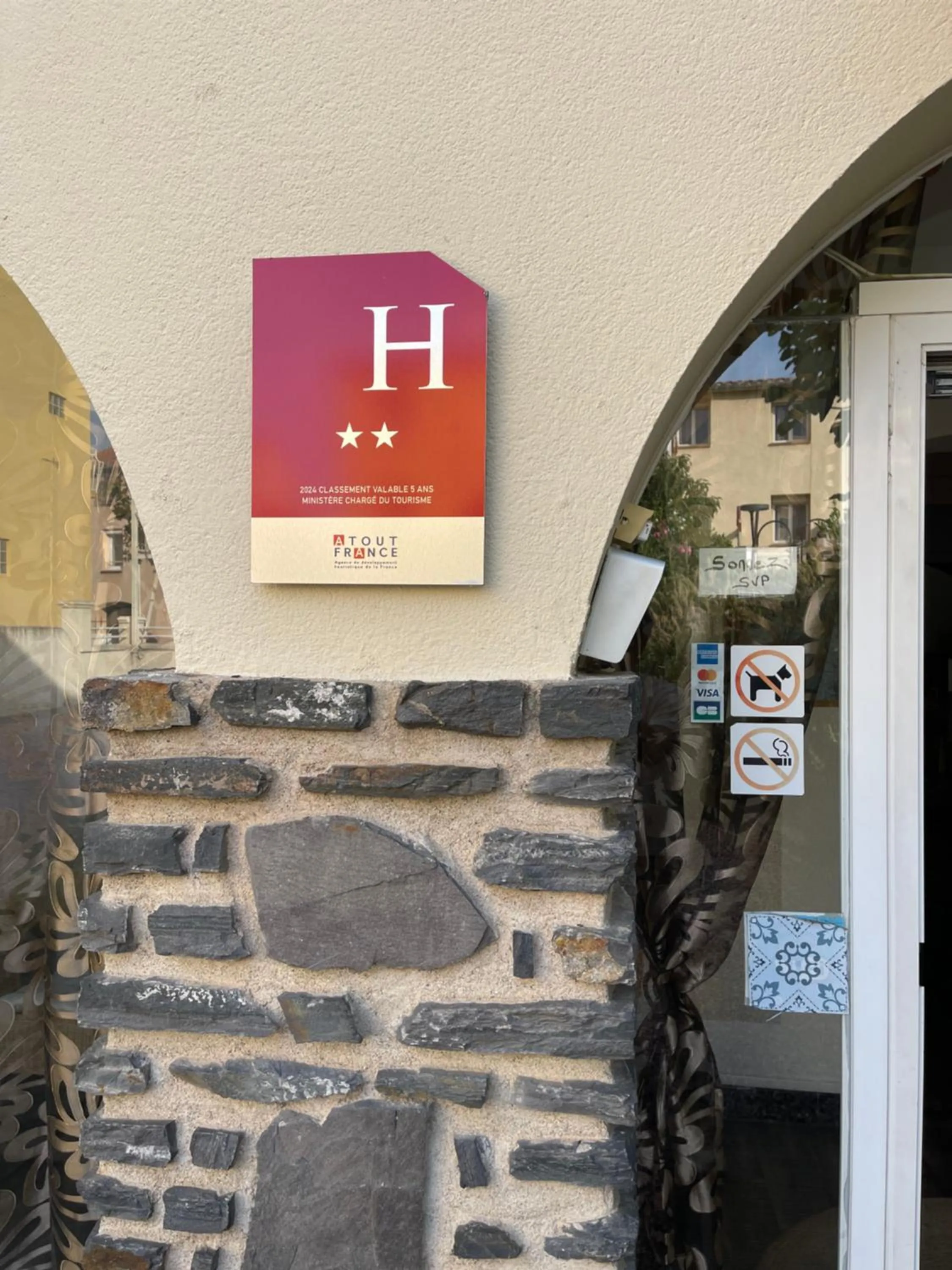 Logo/Certificate/Sign in Hotel Clair Logis