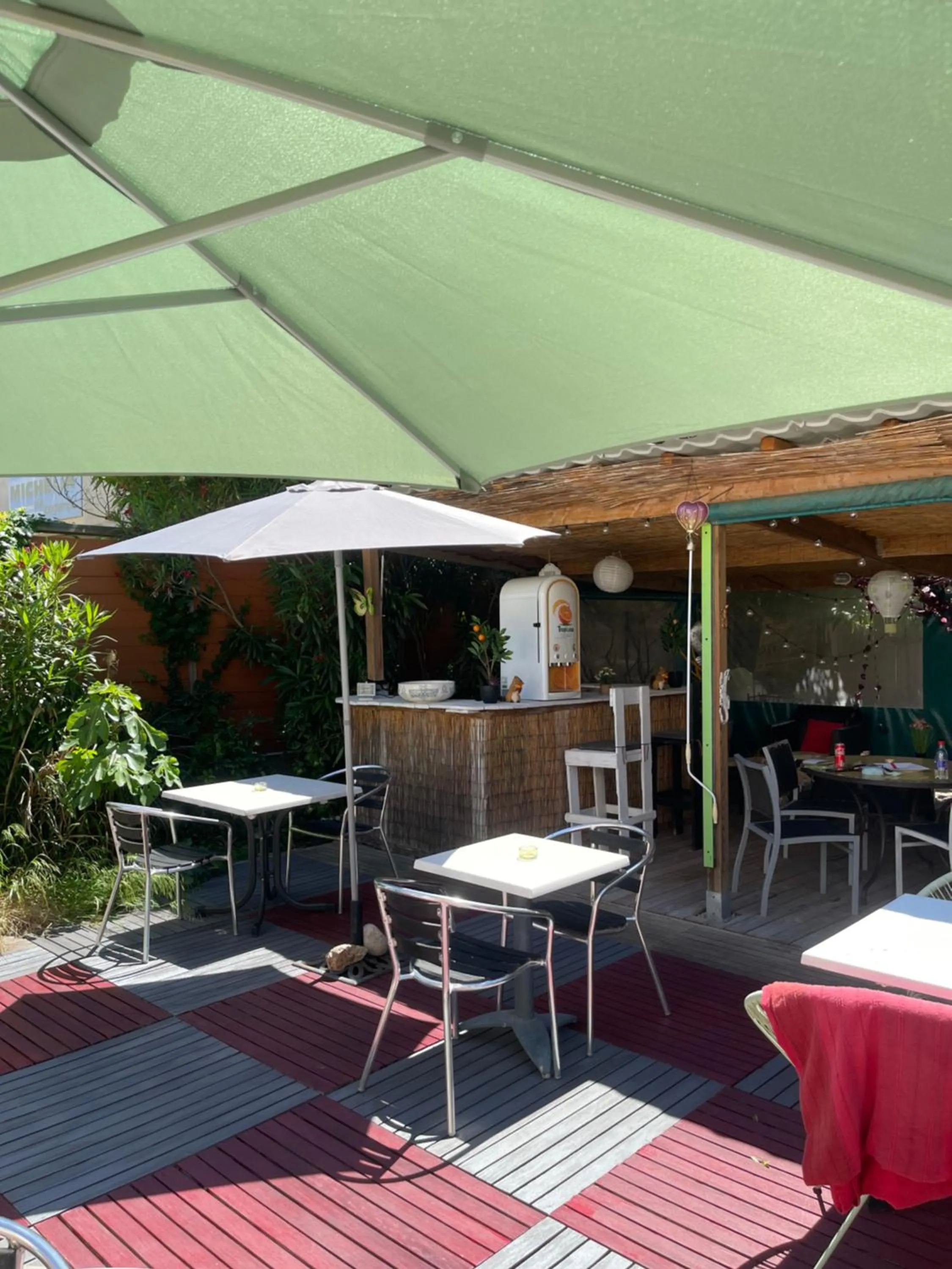 Patio in Hotel Clair Logis