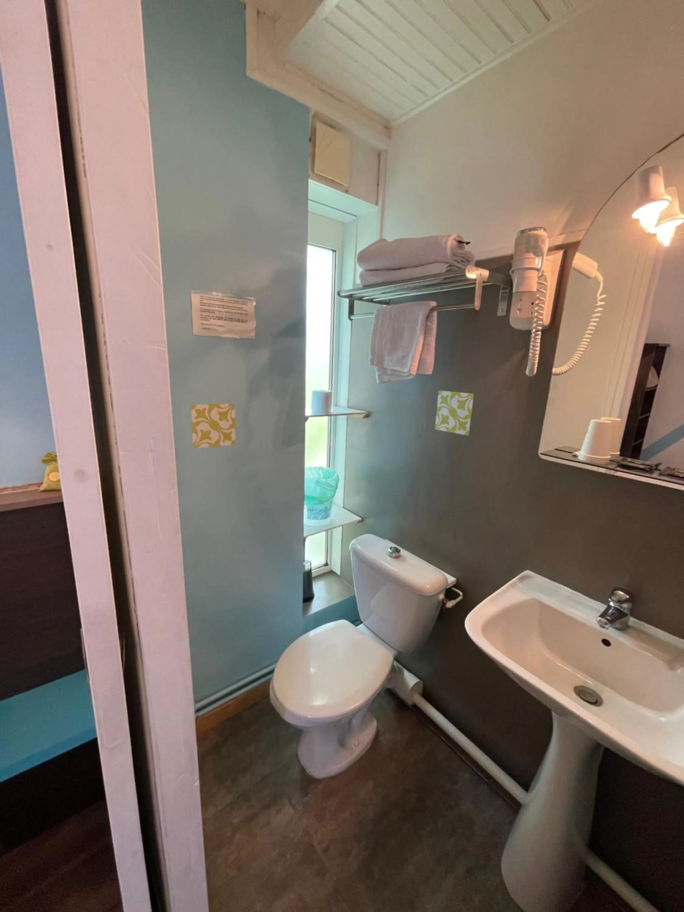 Toilet in Hotel Clair Logis