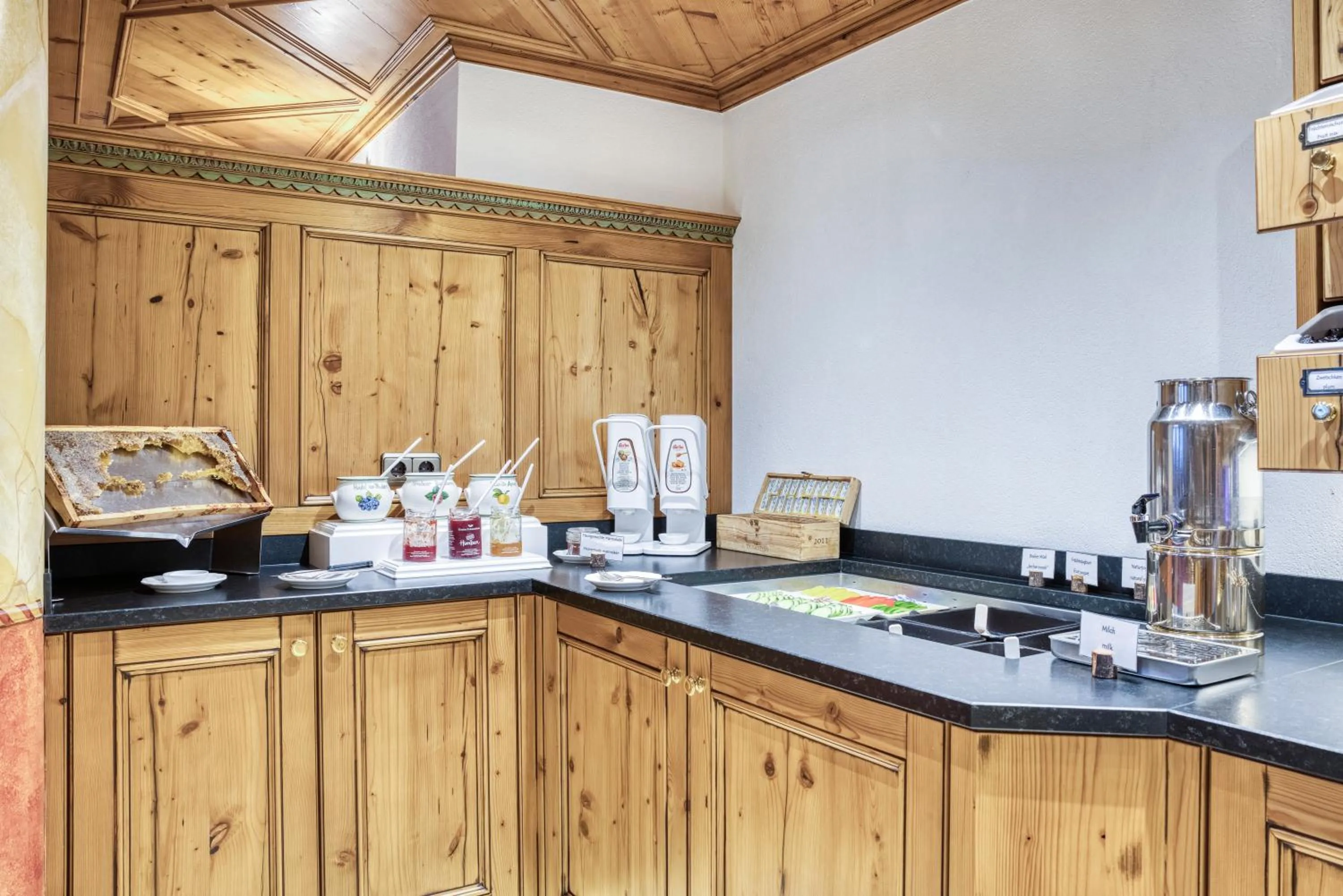 Buffet breakfast in Hotel Alte Post