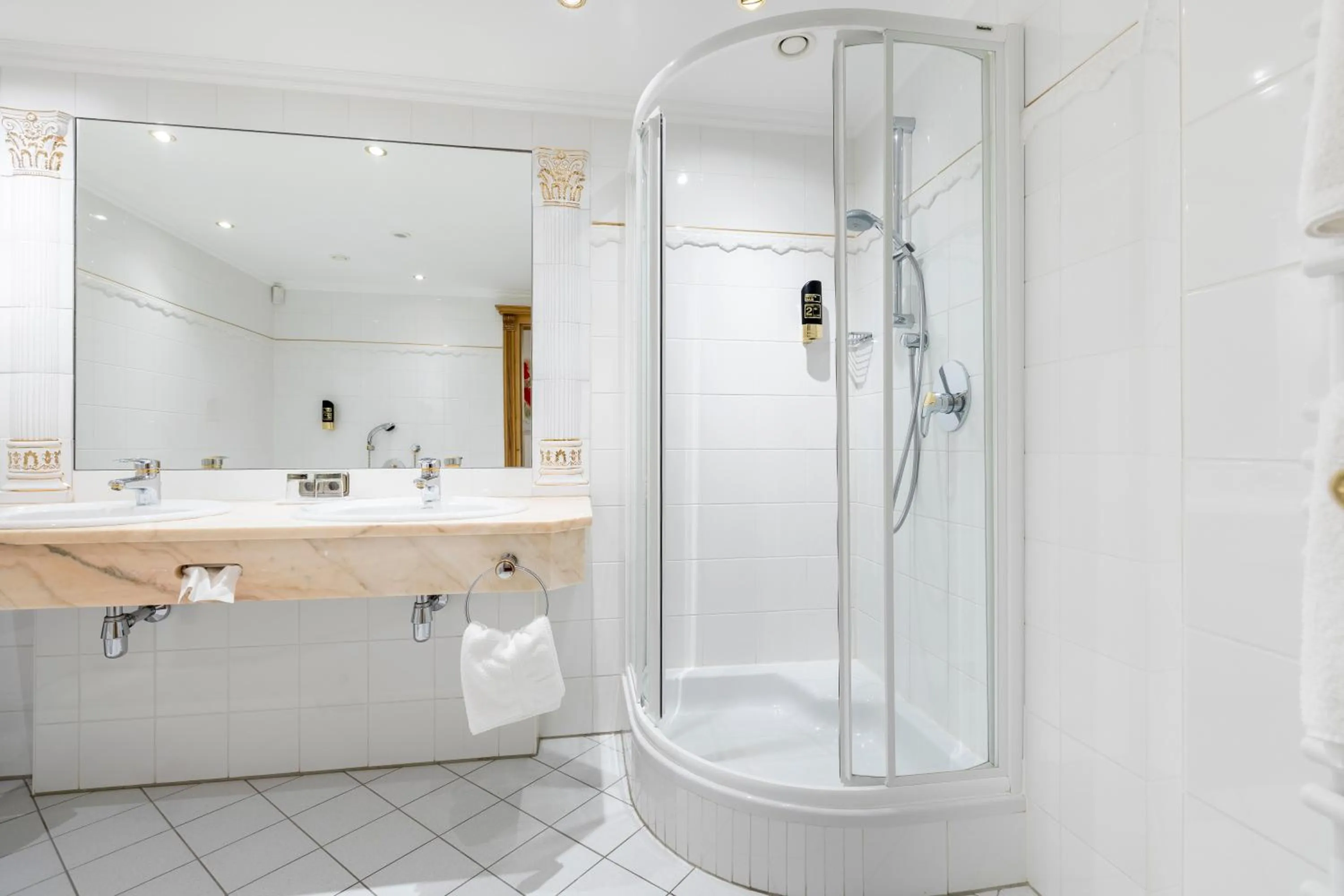 Shower in Hotel Alte Post