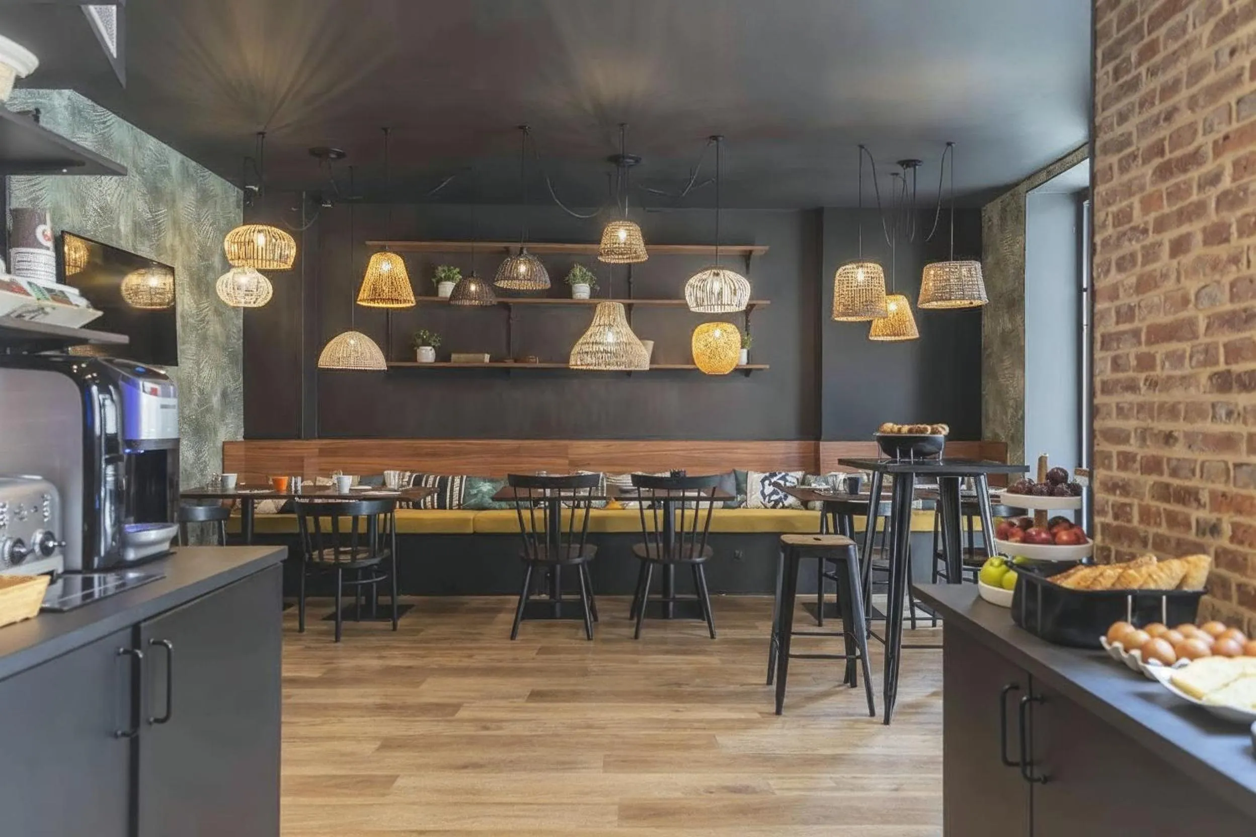 Restaurant/places to eat in Hotel SUB