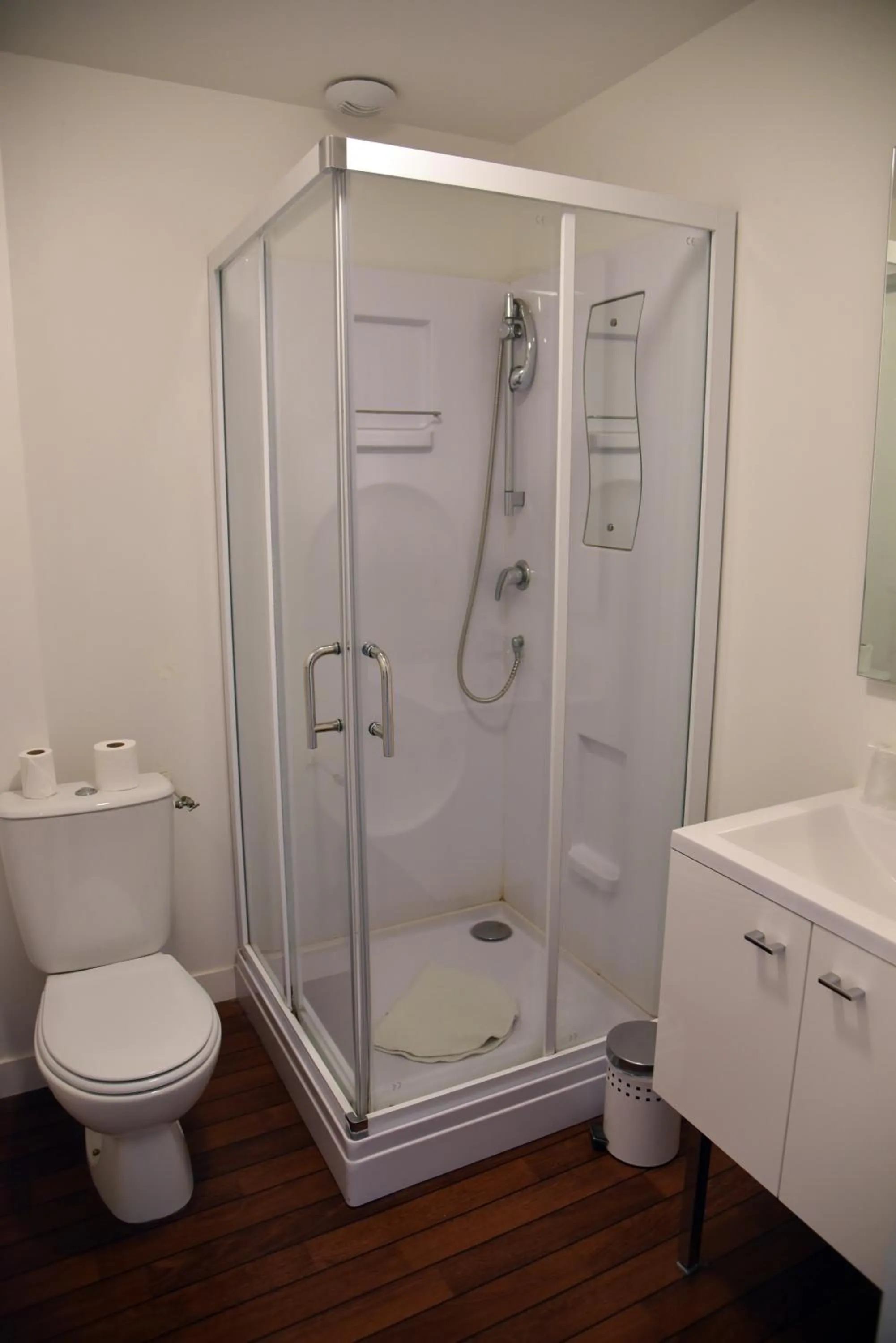 Bathroom in La Marine