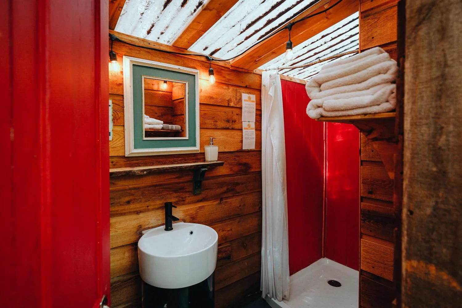 Shower in Canopée Lit