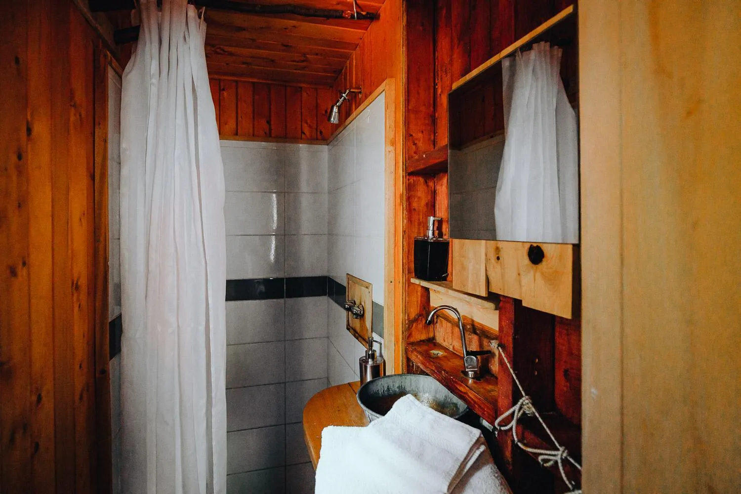 Shower in Canopée Lit