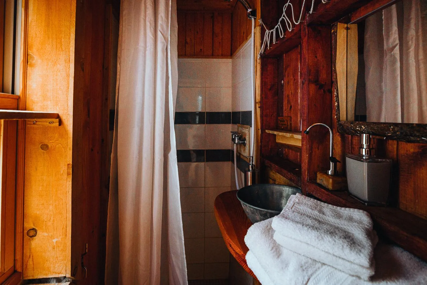 Bathroom, Bed in Canopée Lit