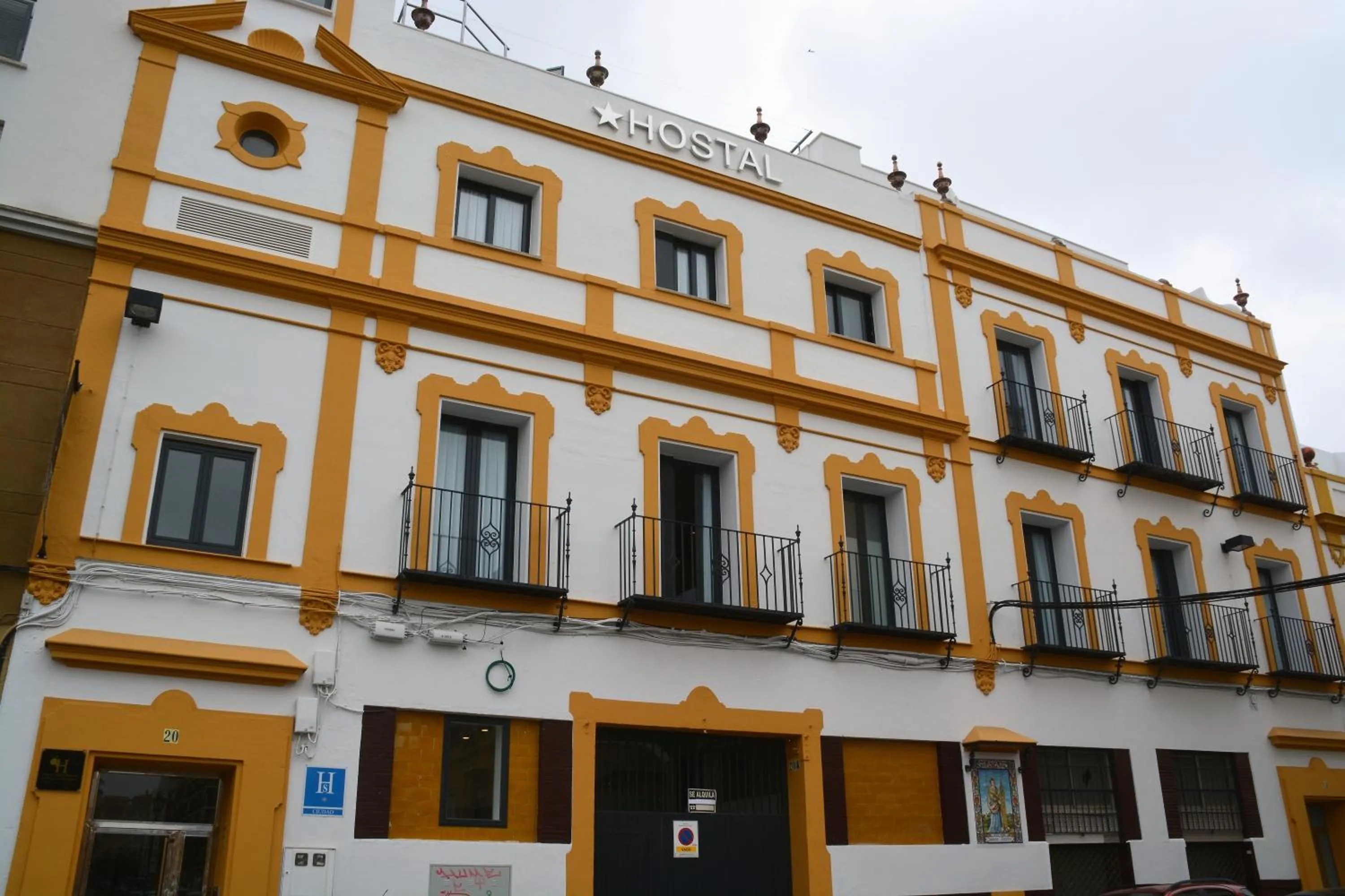 Facade/entrance in Hostal Sevilla Santa Justa - Adults only