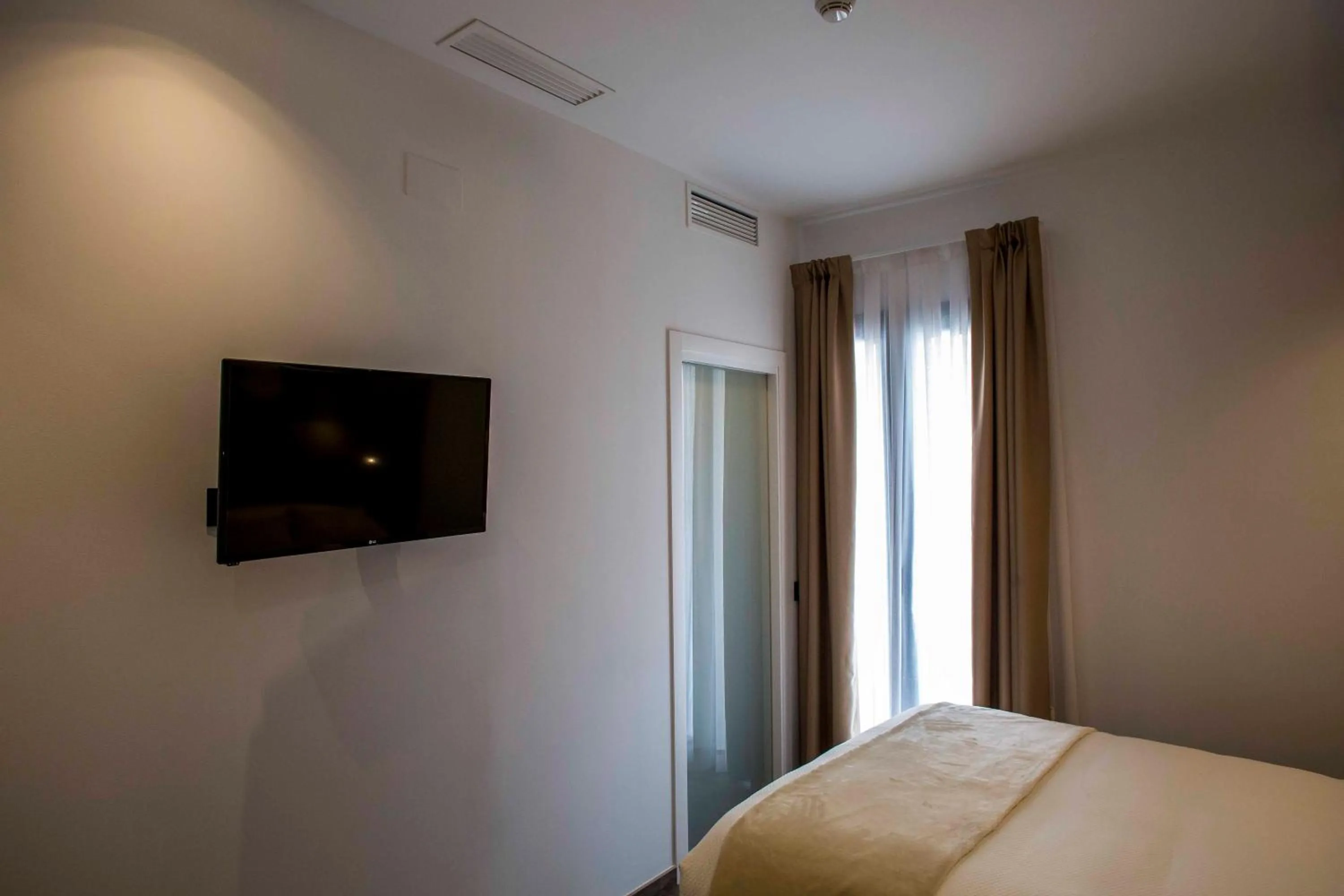 TV and multimedia, Bed in Hostal Sevilla Santa Justa - Adults only