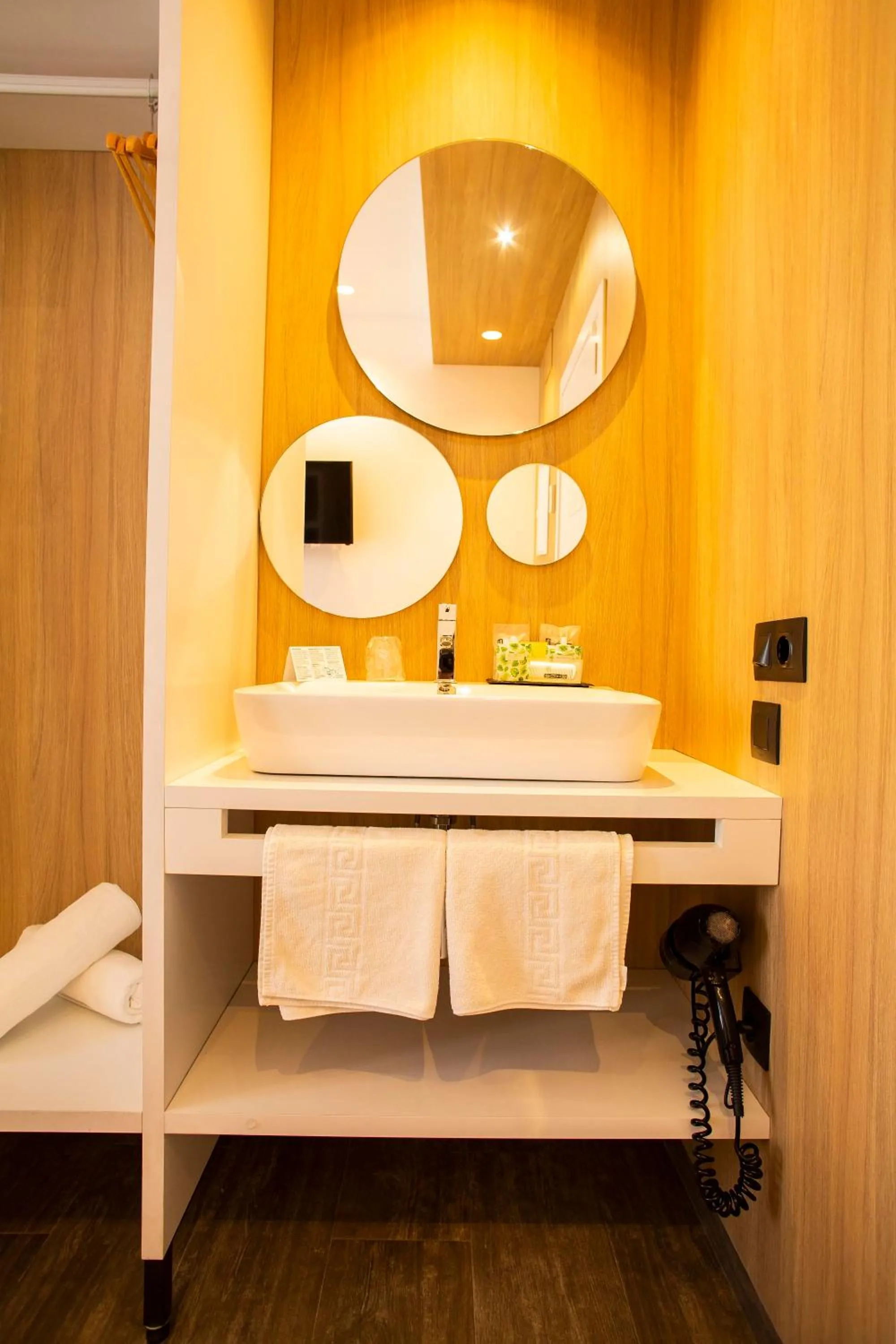 Bathroom, Bed in Hostal Sevilla Santa Justa - Adults only