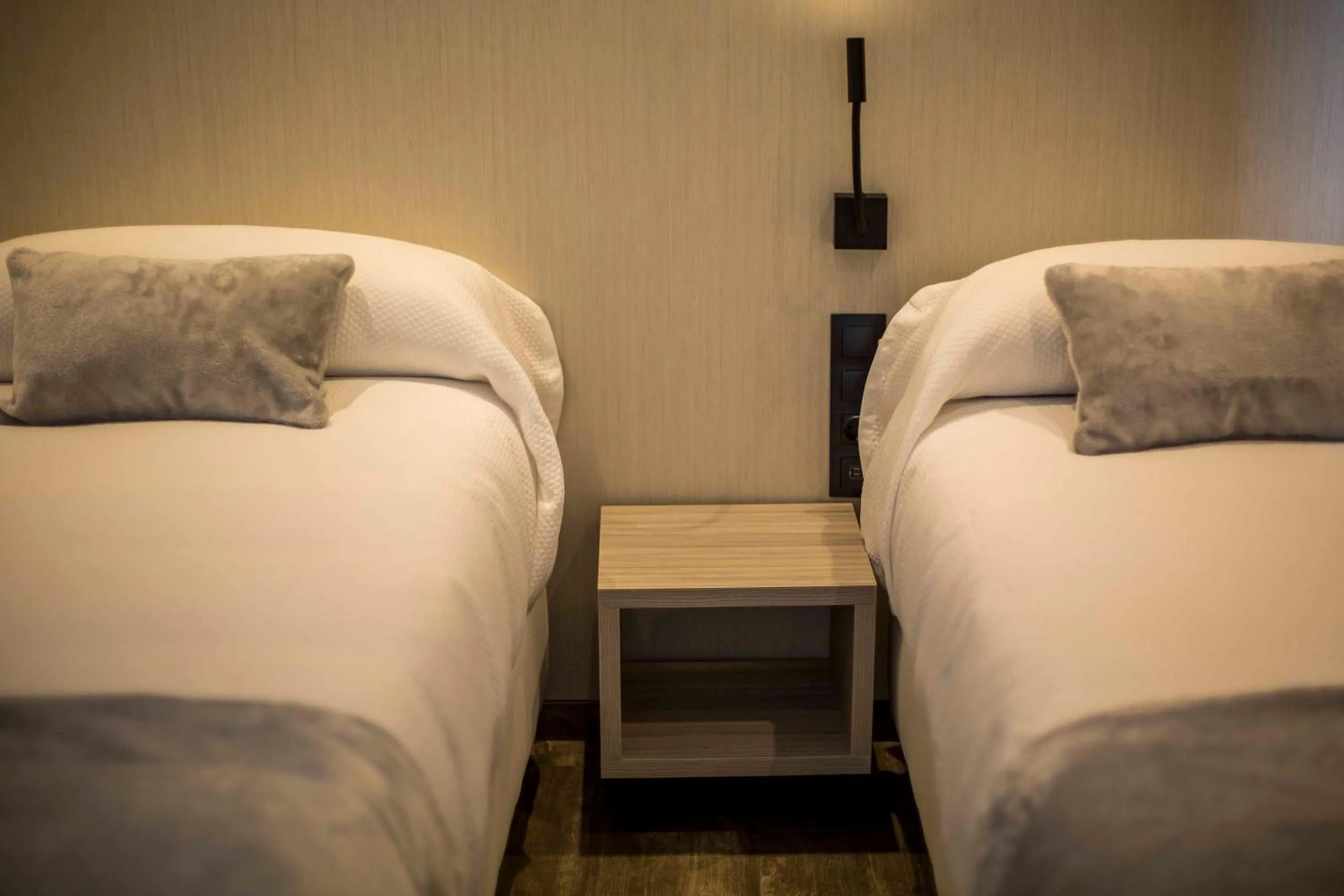 Decorative detail, Bed in Hostal Sevilla Santa Justa - Adults only