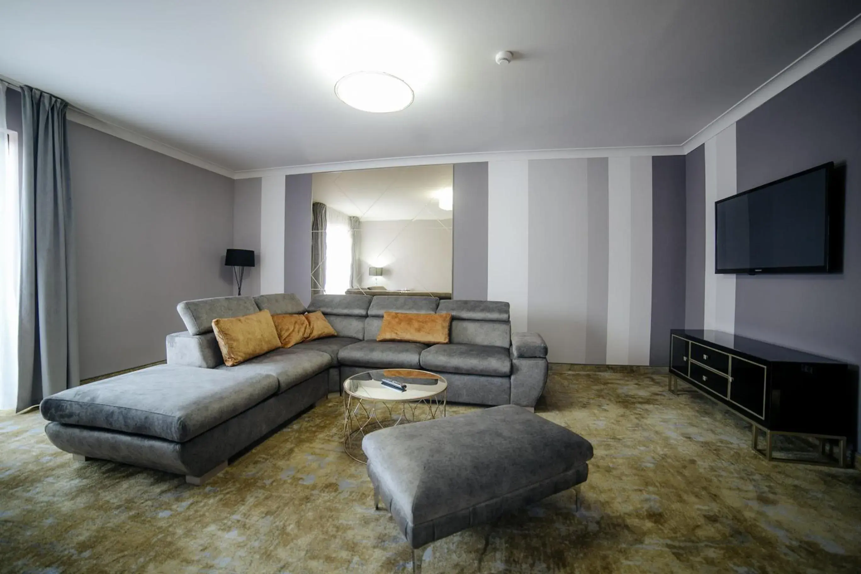 Deluxe One-Bedroom Apartment in Royal Class Hotel Deluxe One-Bedroom Apartment in Royal Class Hotel