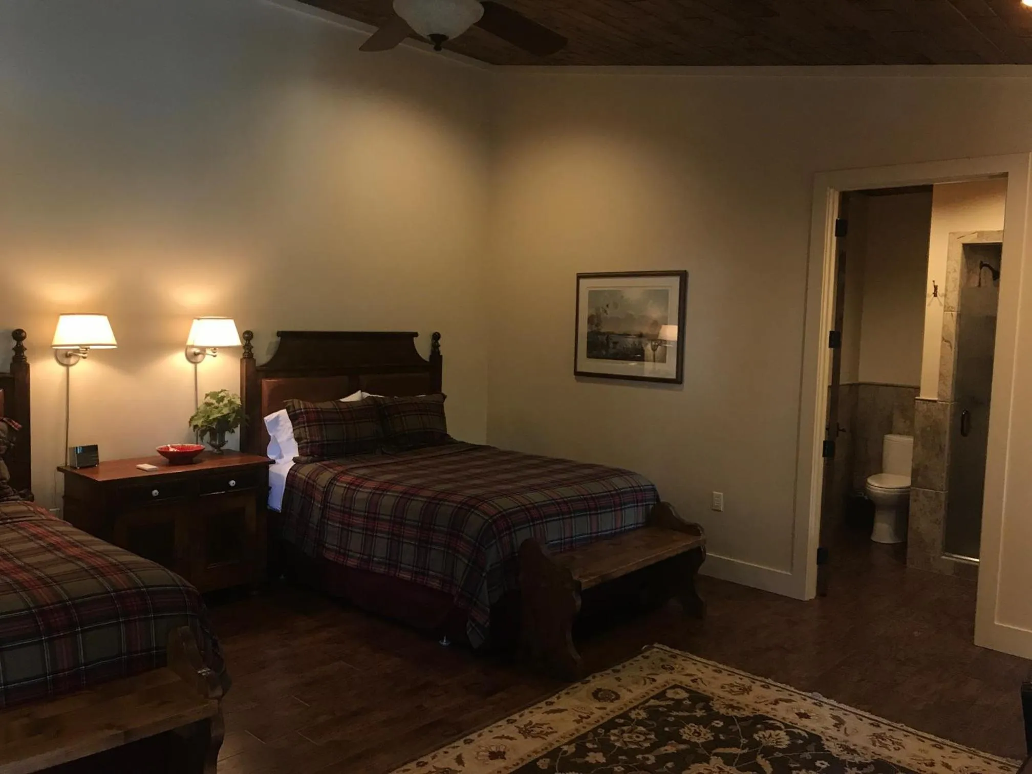 Shower, Bed in Joshua Creek Ranch