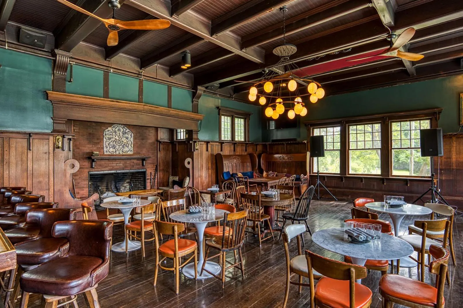 Lounge or bar in Apple Tree Inn