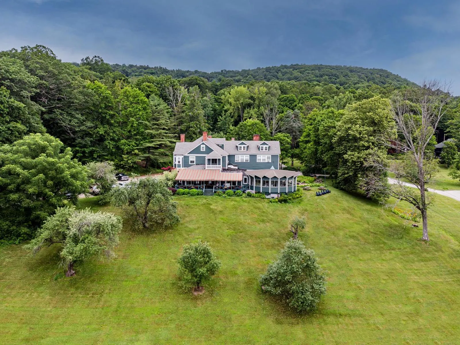 Property building in Apple Tree Inn