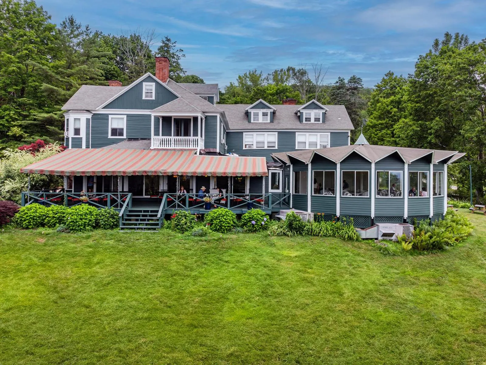 Property building in Apple Tree Inn