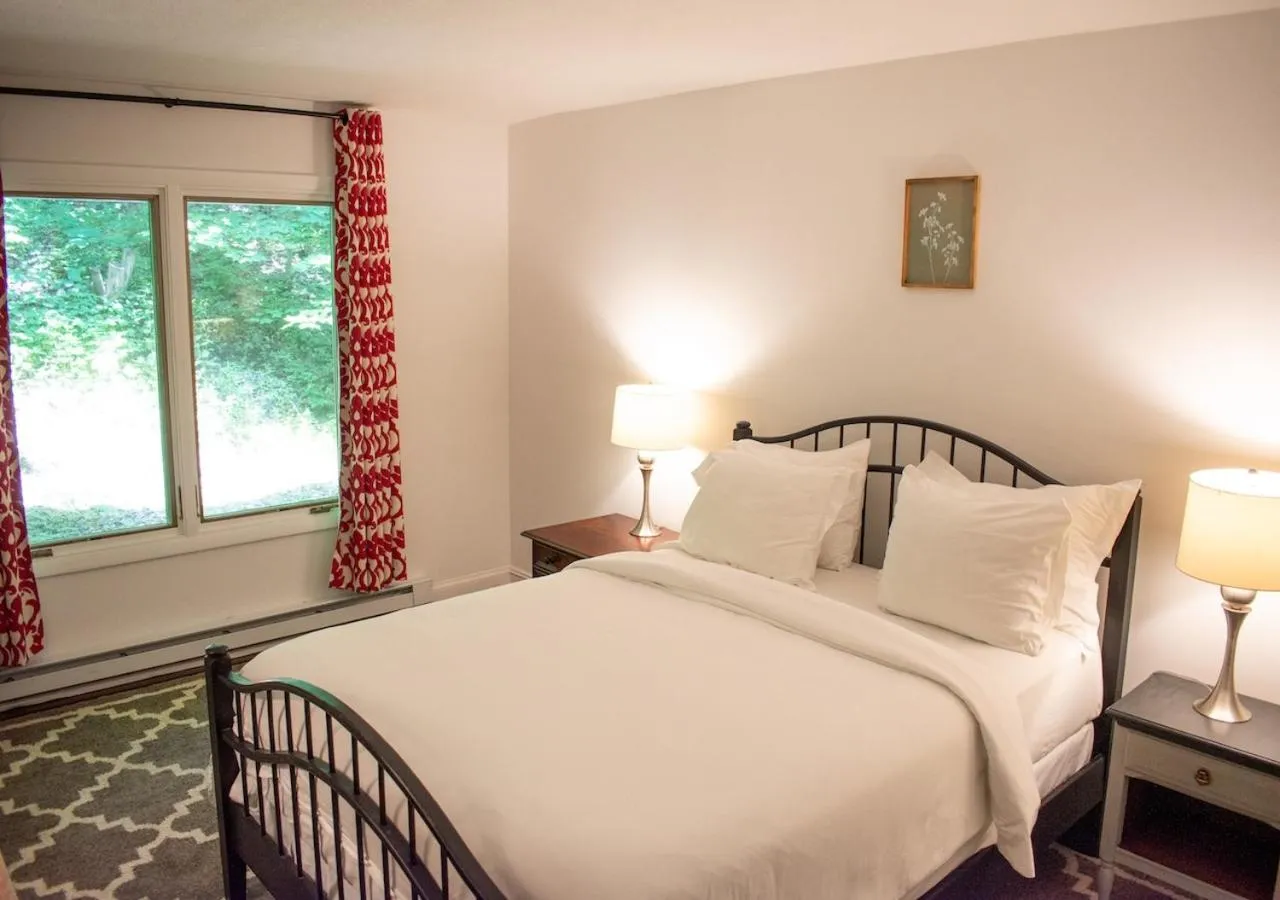 Lodge Queen, Woods View (Separate Building) in Apple Tree Inn