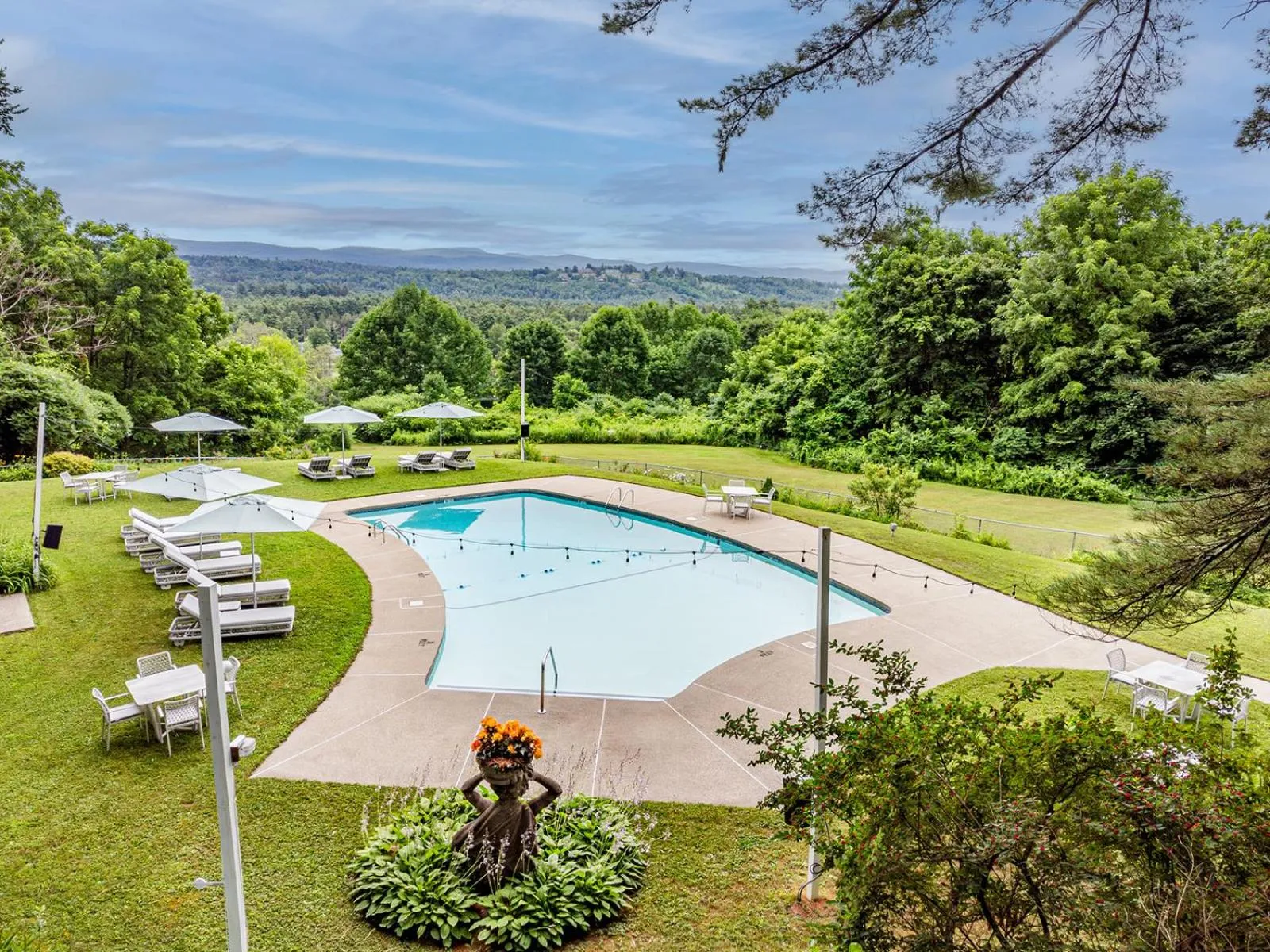 Swimming pool in Apple Tree Inn