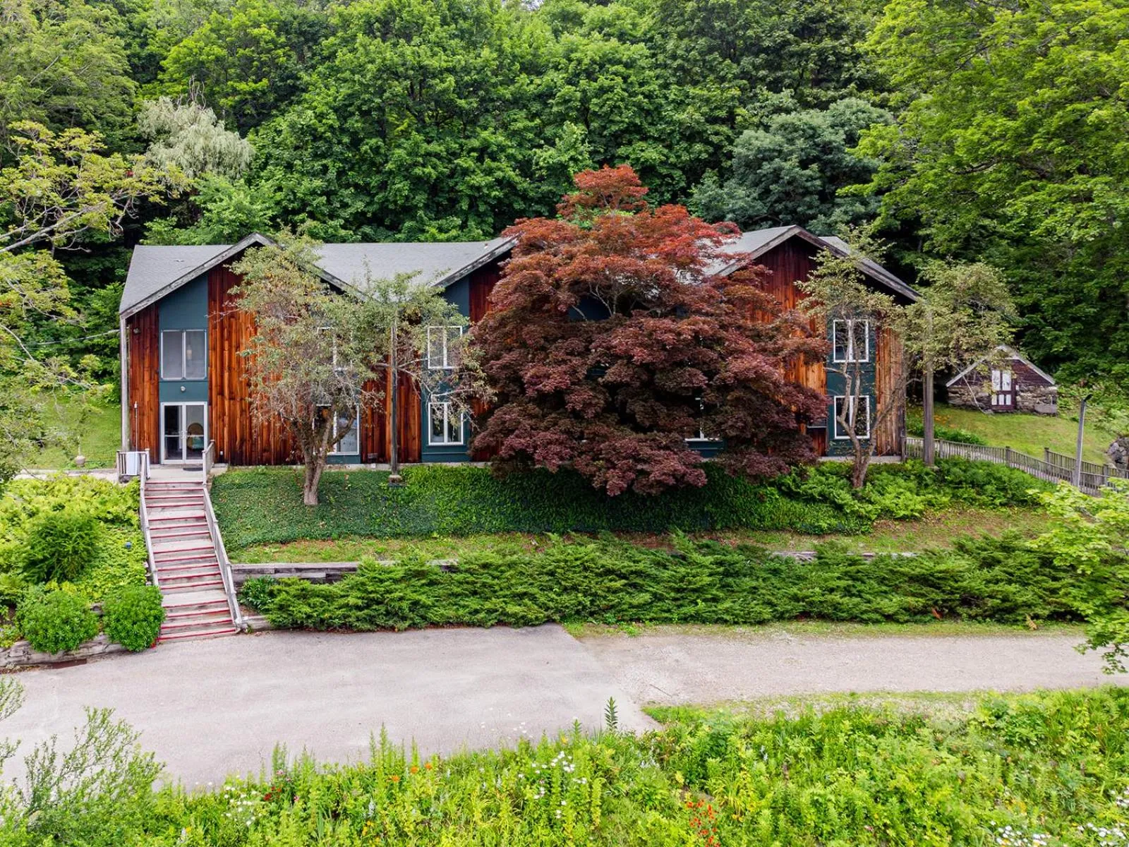 Property building in Apple Tree Inn