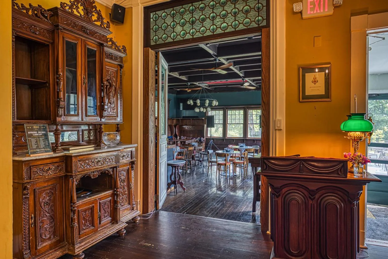 Lounge or bar in Apple Tree Inn