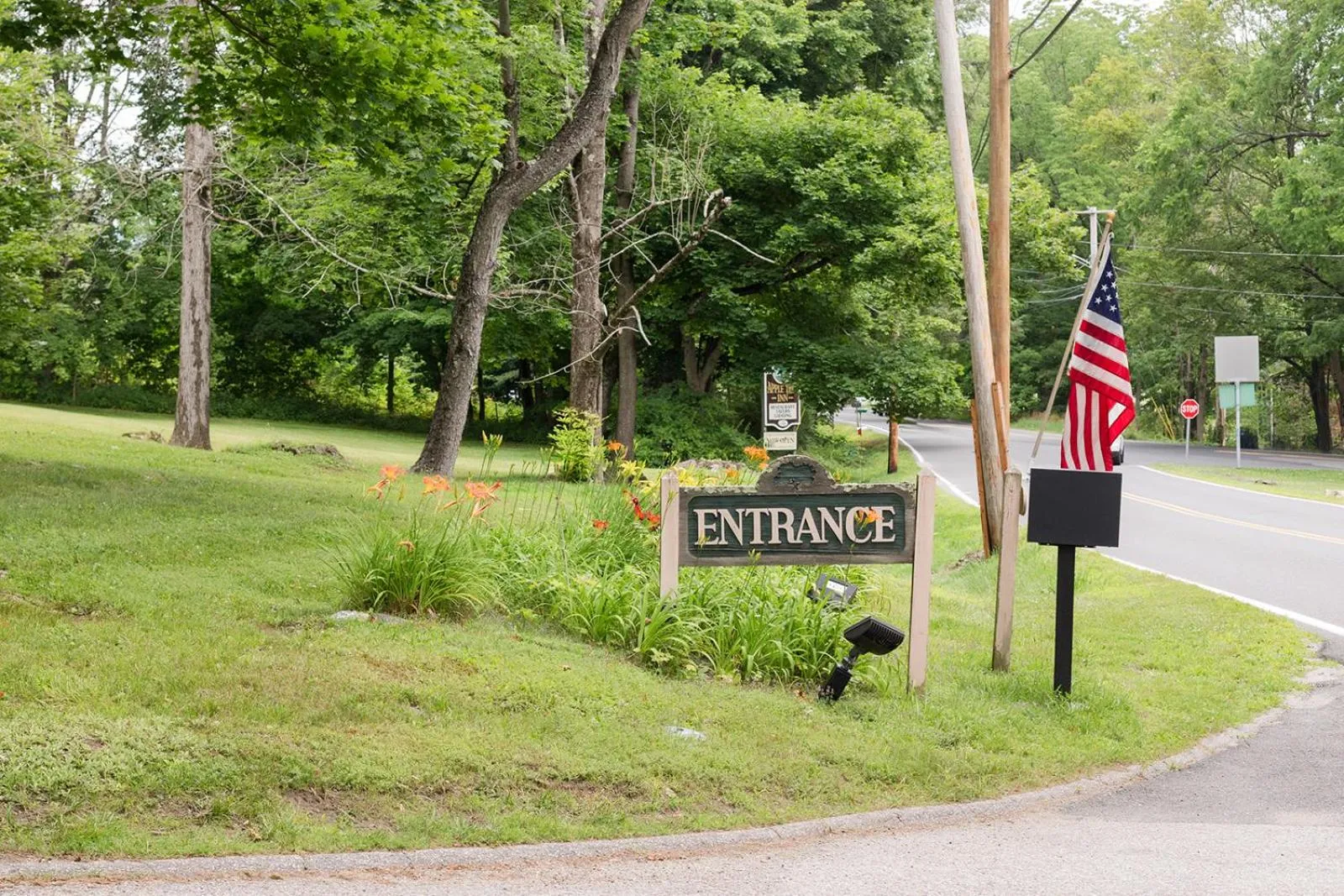 Facade/entrance in Apple Tree Inn