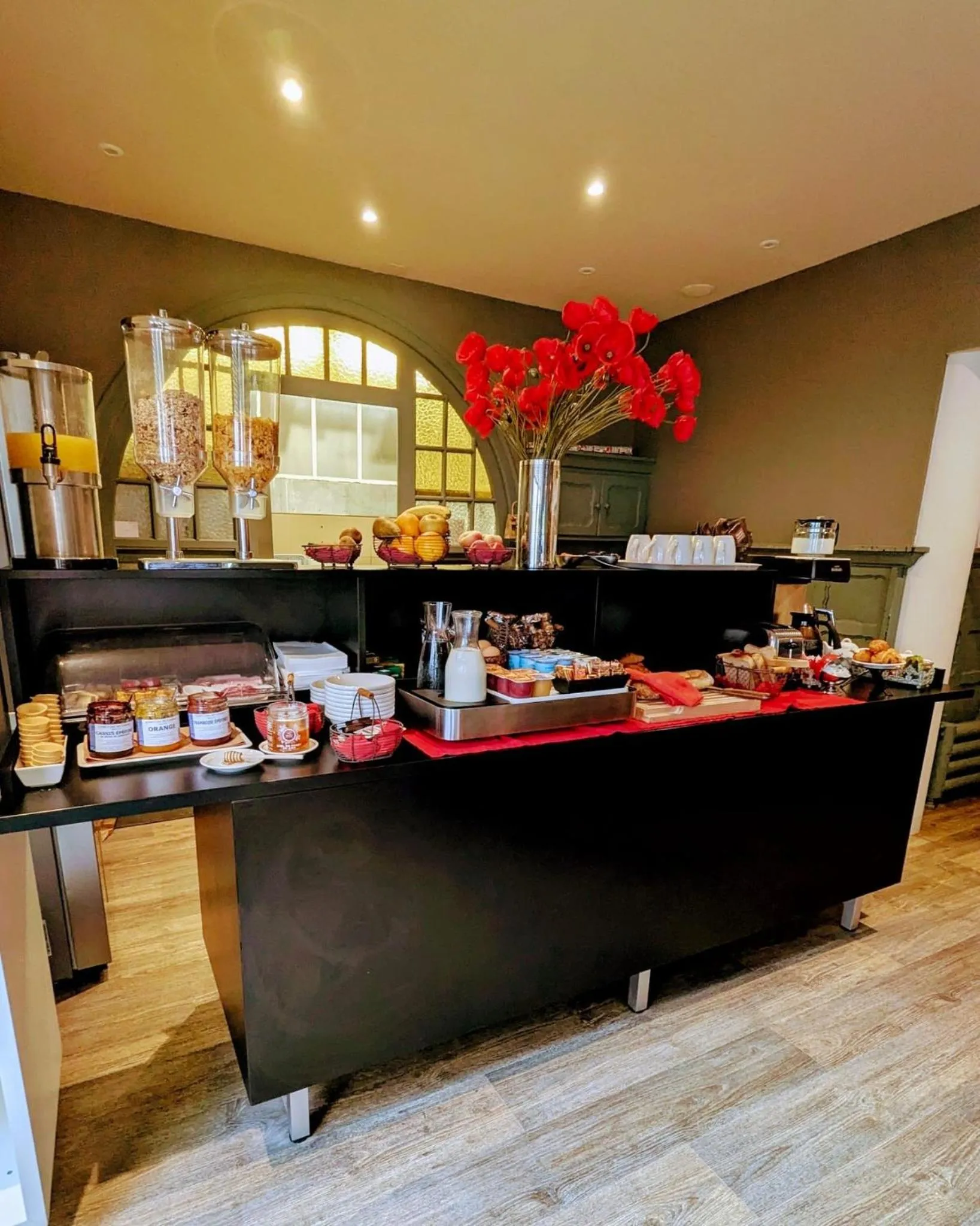 Breakfast in Hotel Thonon Centre Le Comte Rouge