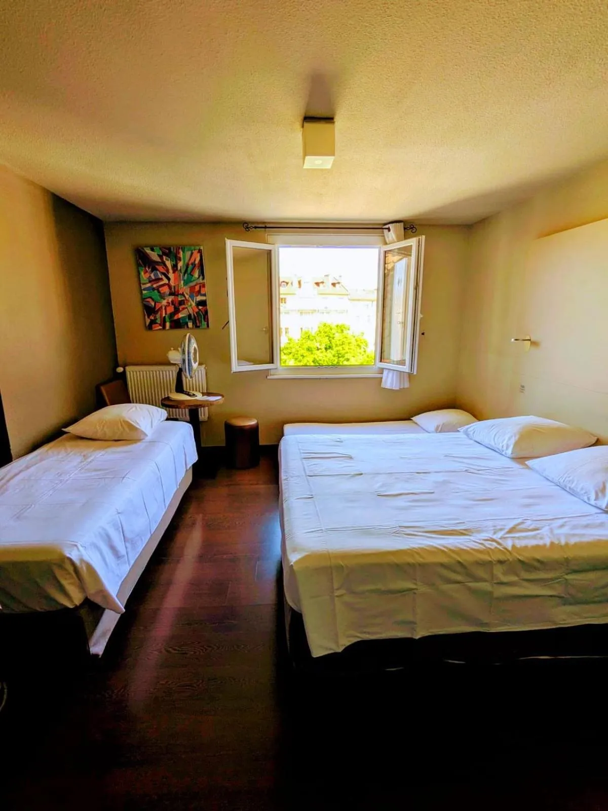 Balcony/Terrace, Bed in Hotel Thonon Centre Le Comte Rouge