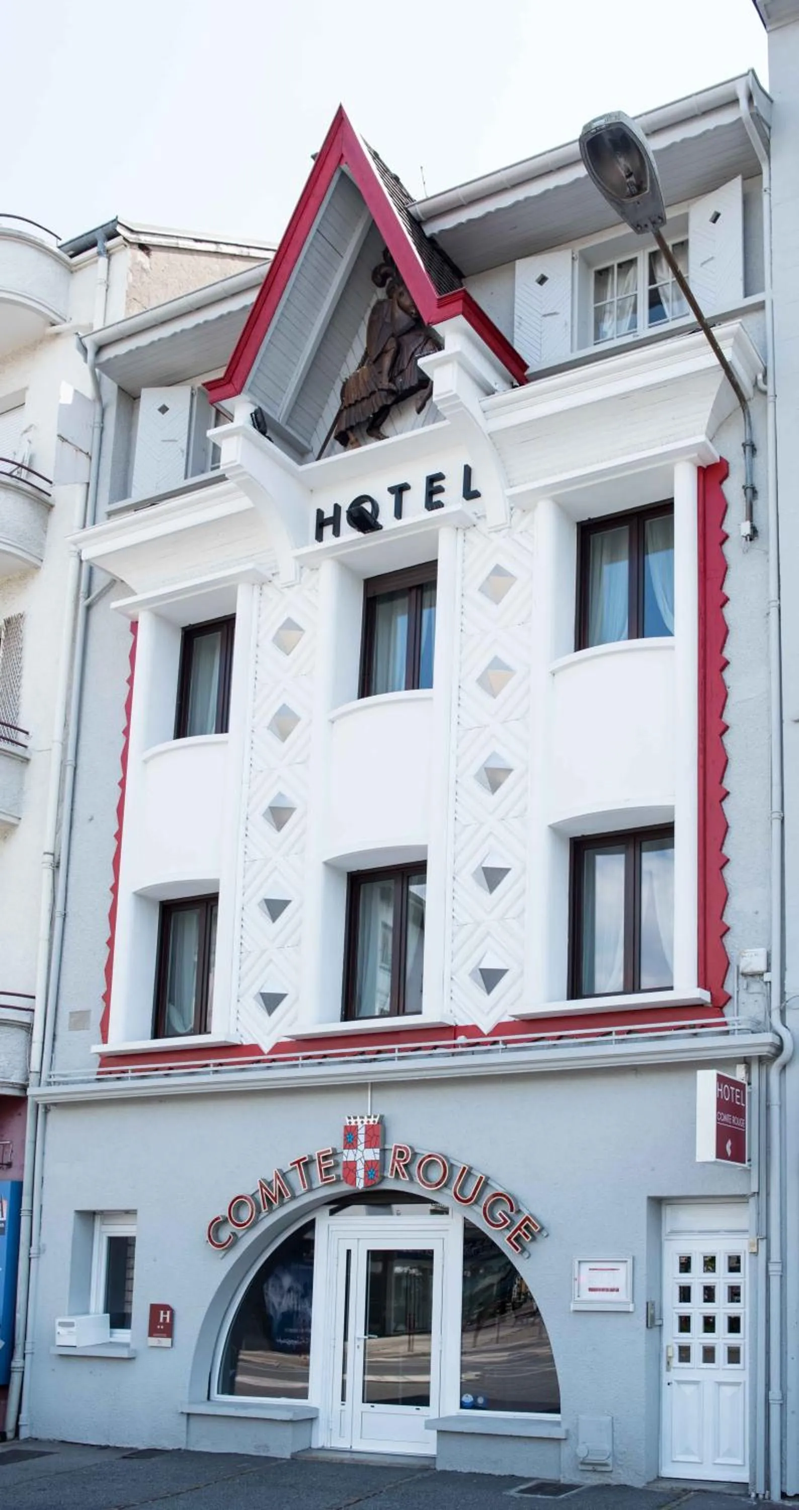 Facade/entrance in Hotel Thonon Centre Le Comte Rouge