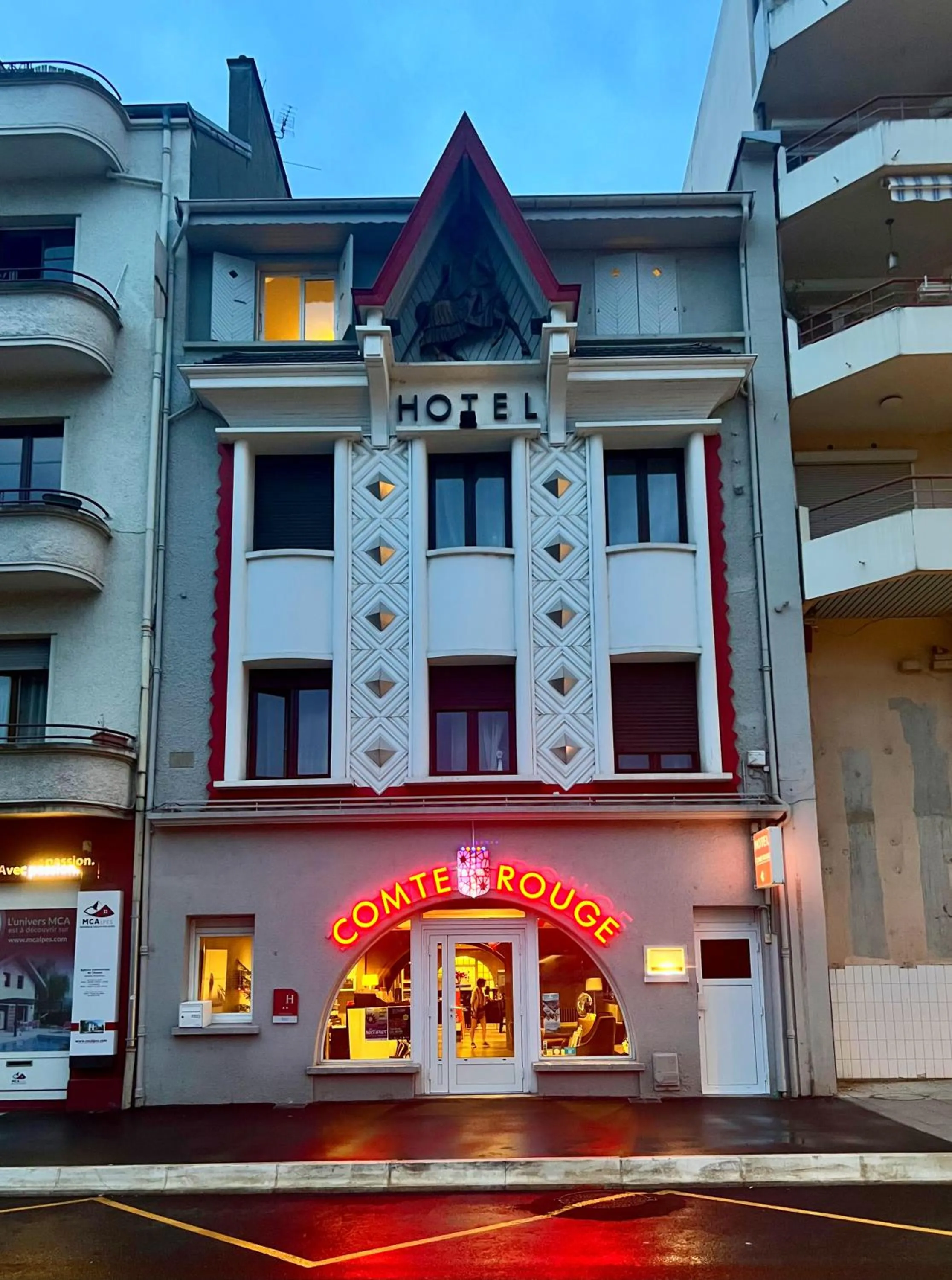 Property building in Hotel Thonon Centre Le Comte Rouge