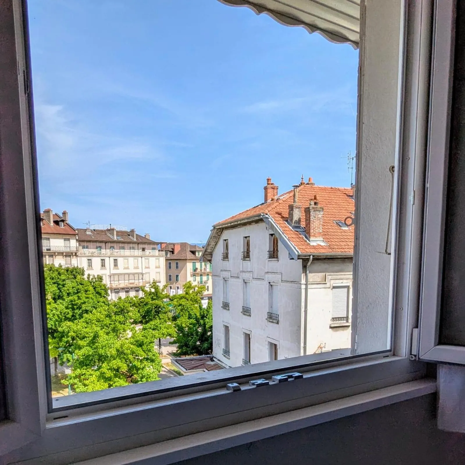 City view in Hotel Thonon Centre Le Comte Rouge