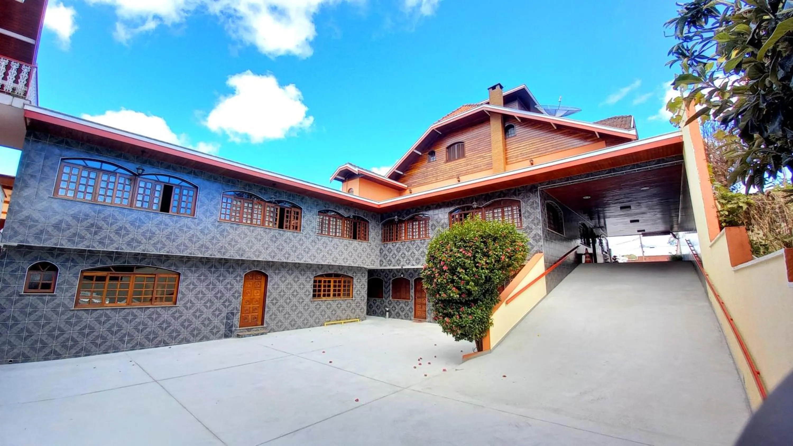 Property building in Hotel Shallon