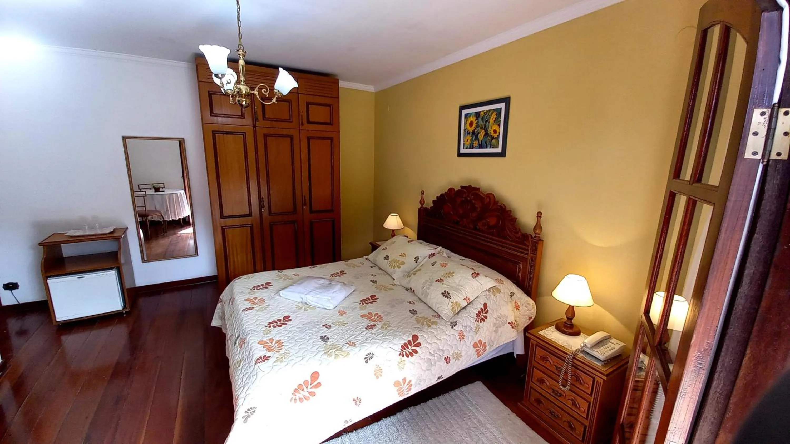 Bedroom, Bed in Hotel Shallon