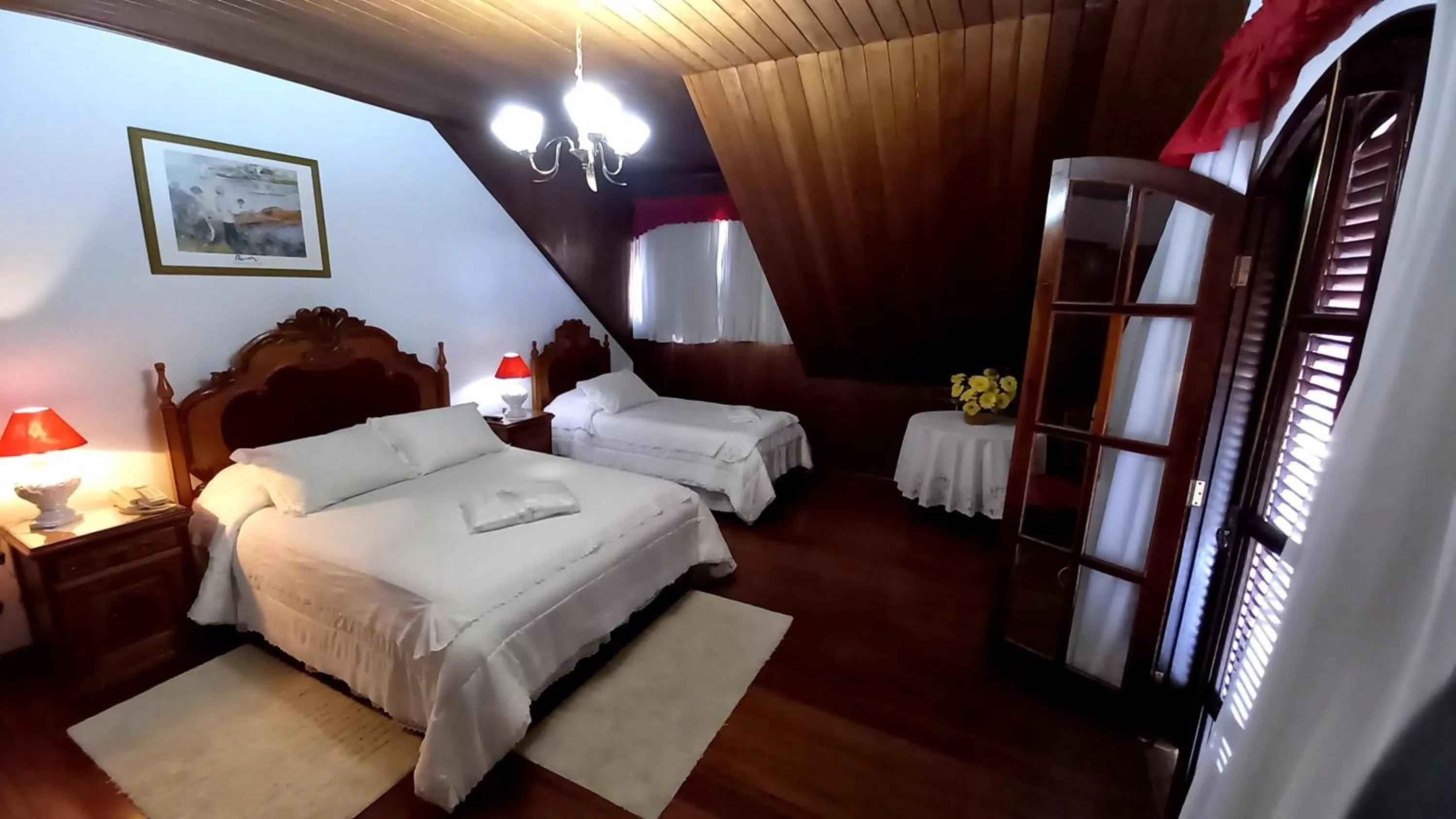 Bedroom, Bed in Hotel Shallon