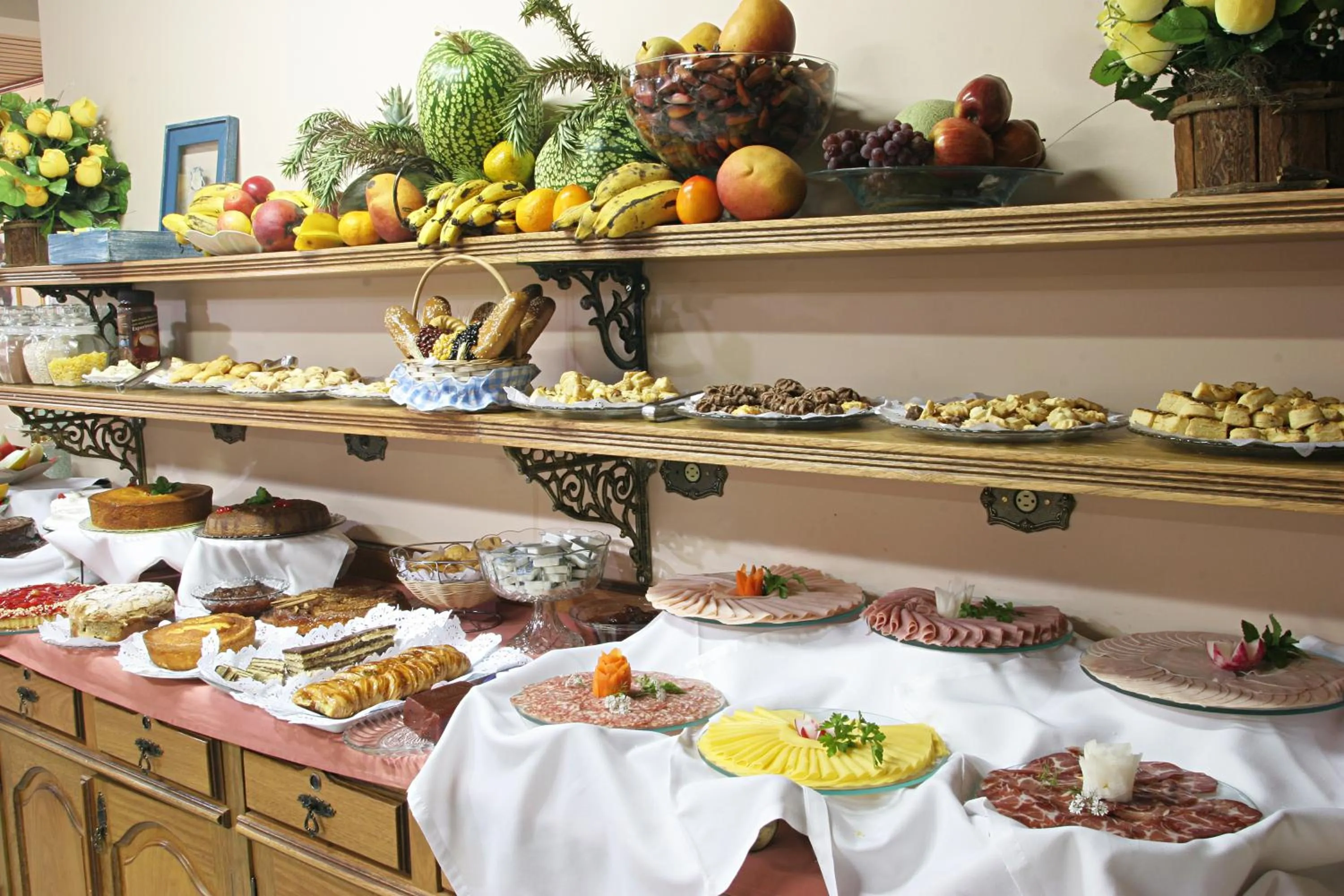 Breakfast in Hotel Shallon