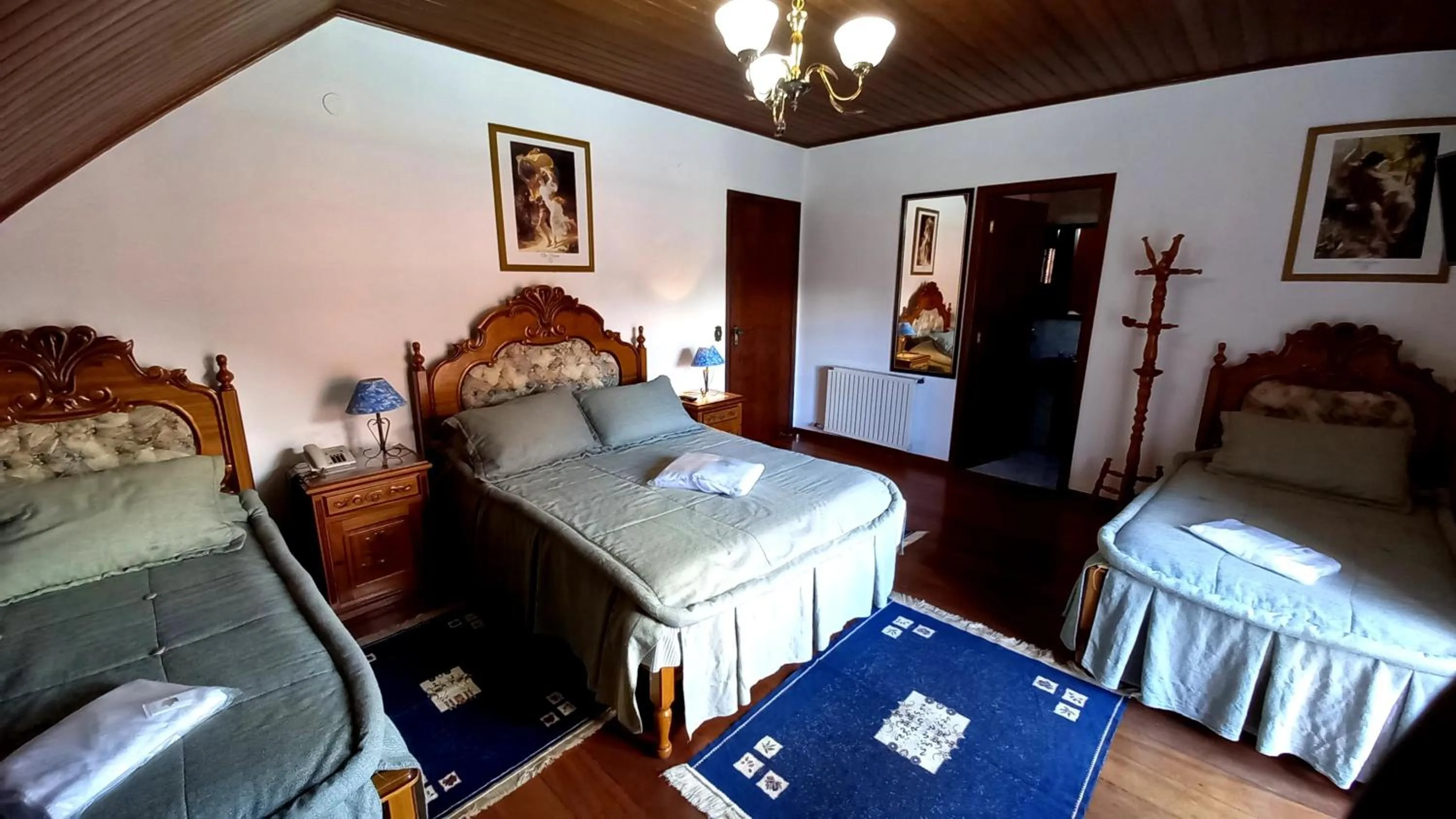 Bedroom, Bed in Hotel Shallon