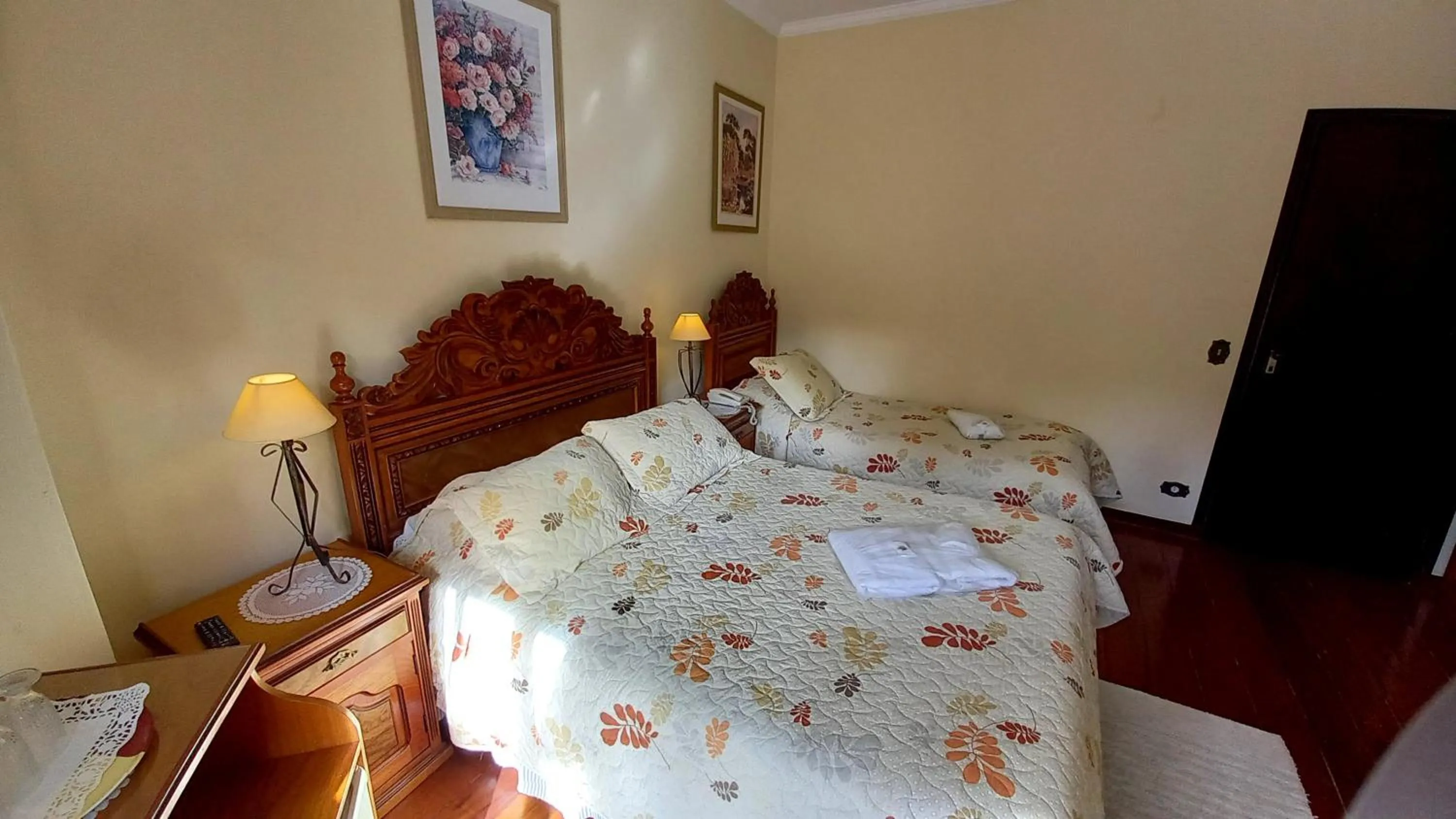 Bedroom, Bed in Hotel Shallon