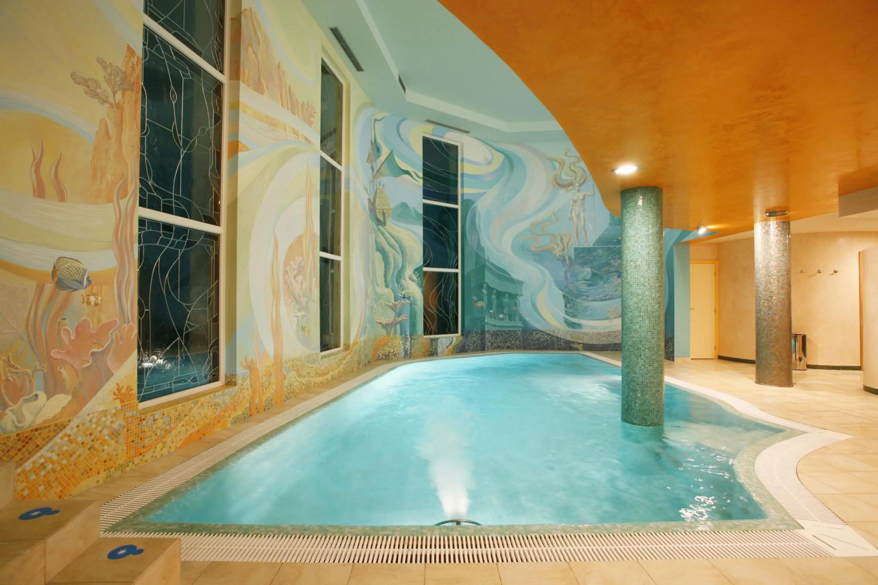 Swimming pool in Promenáda Romantic Hotel