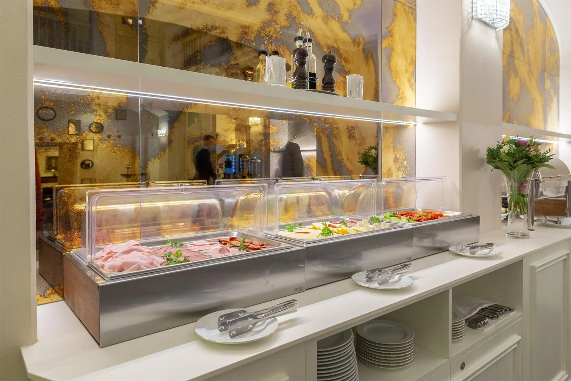 Buffet breakfast in Promenáda Romantic Hotel