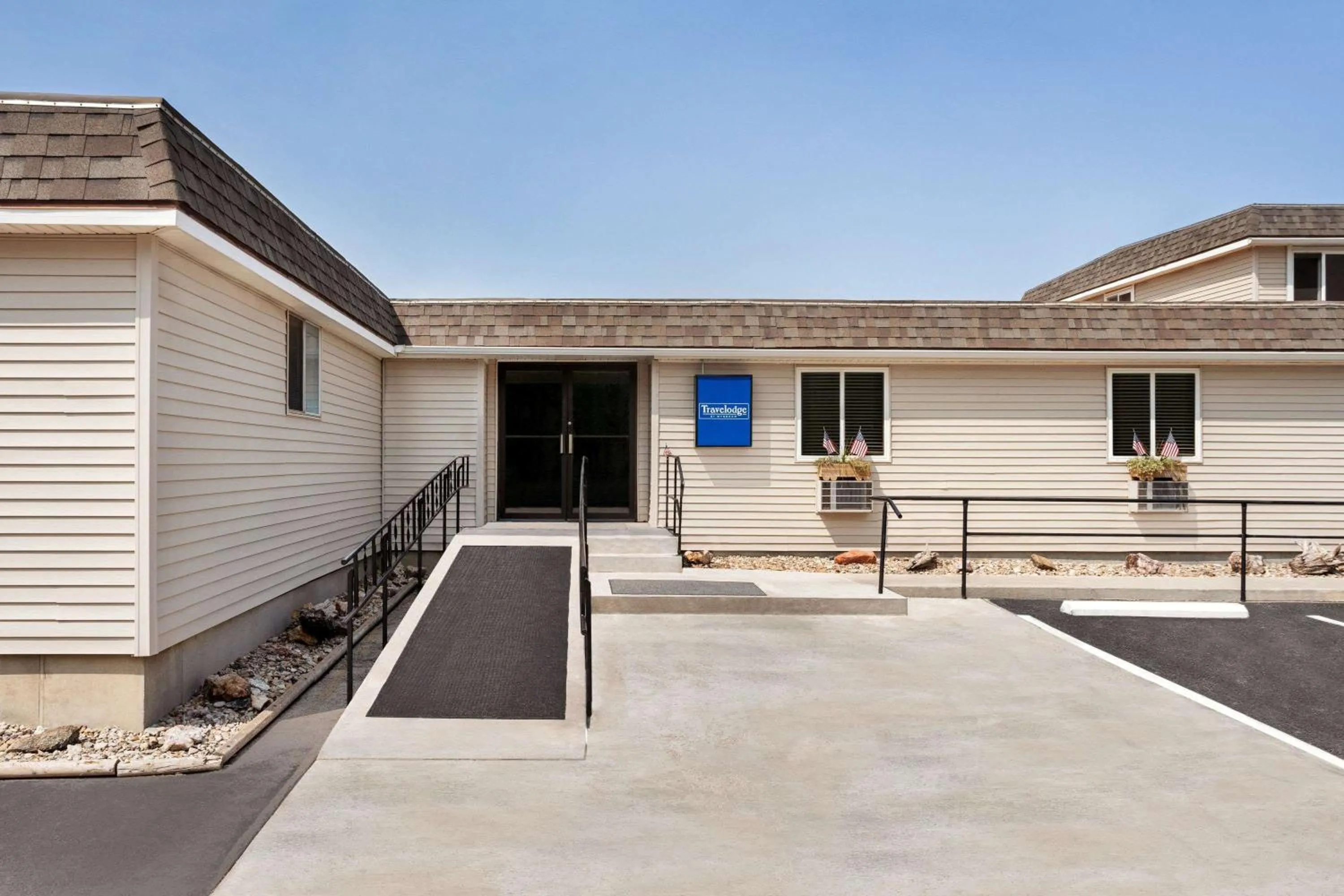 Property building in Travelodge by Wyndham Edgemont