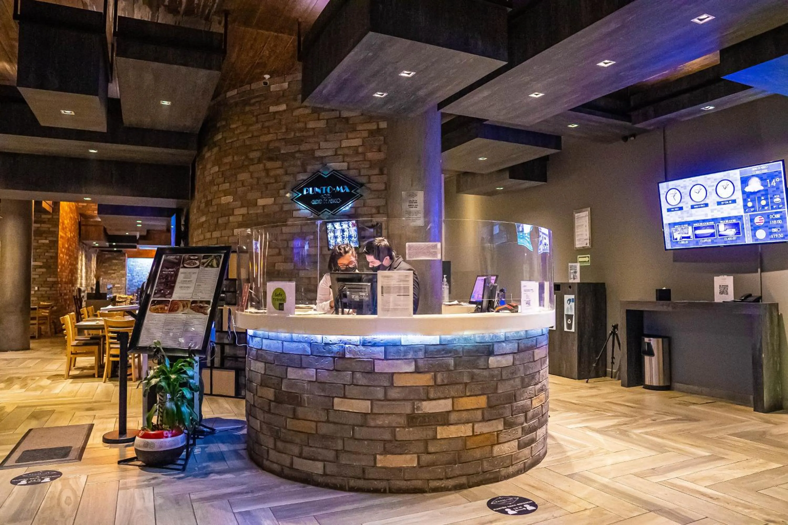 Lobby or reception in Hotel Punto MX