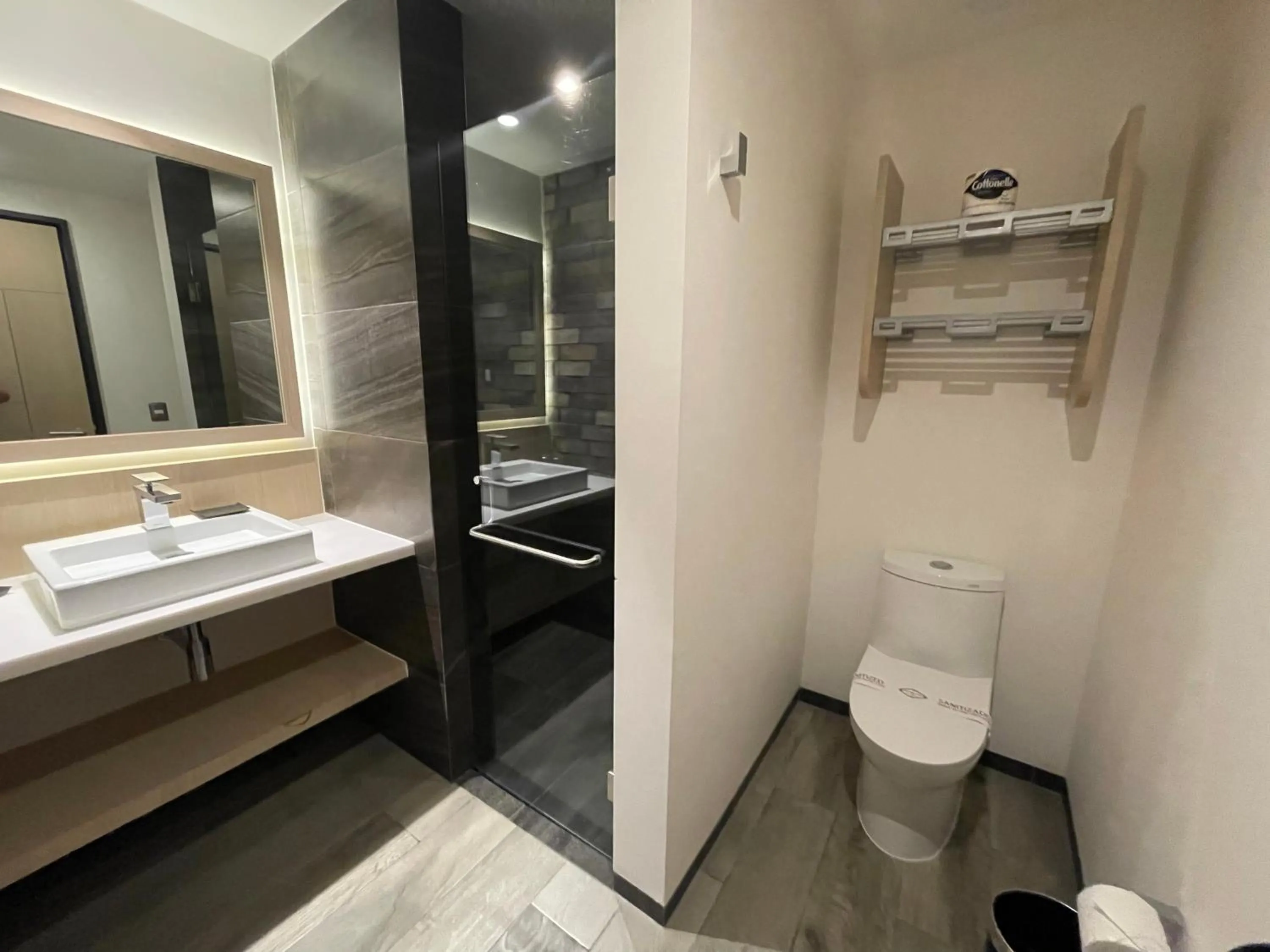 Bathroom in Hotel Punto MX