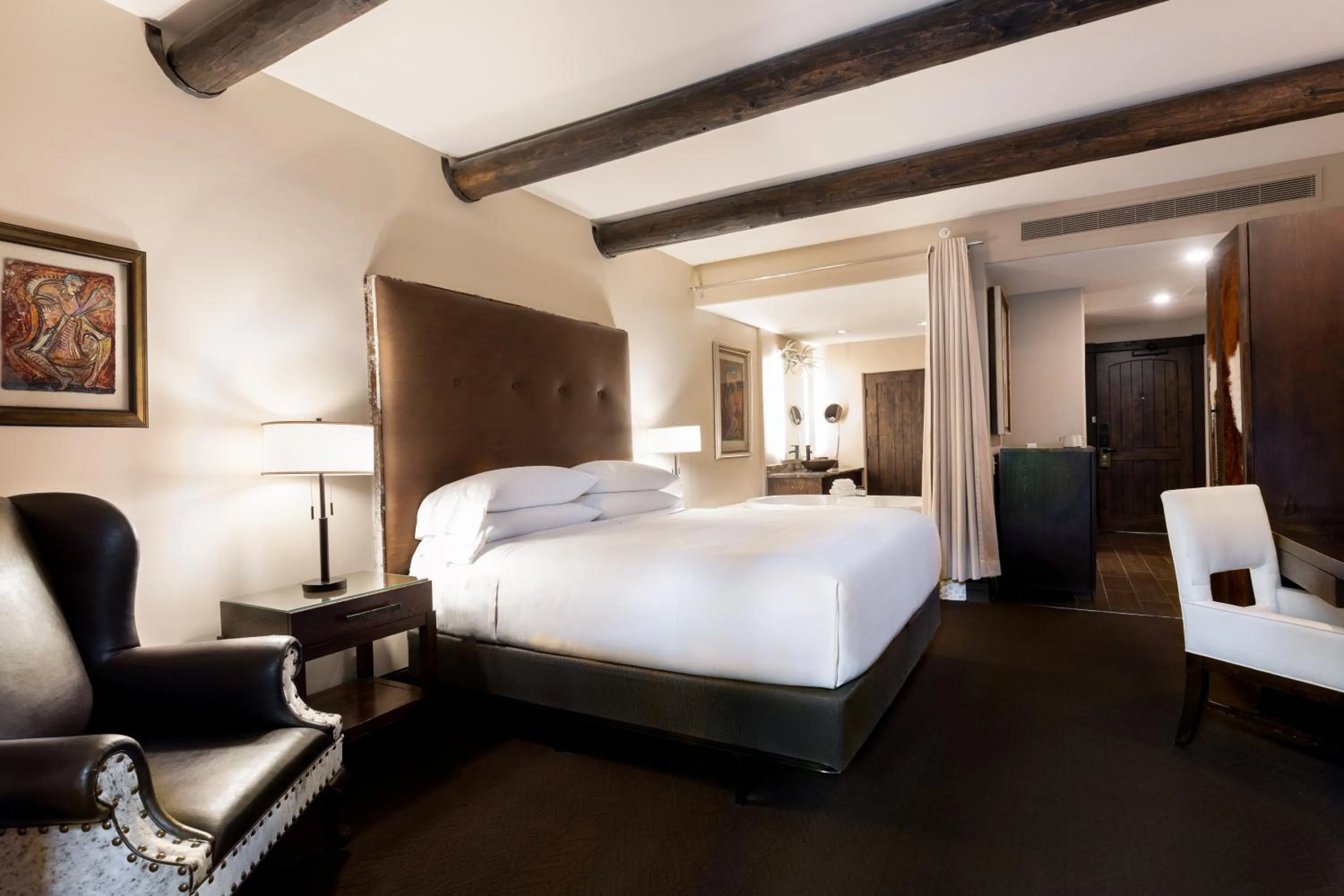 Bed in El Monte Sagrado Resort & Spa