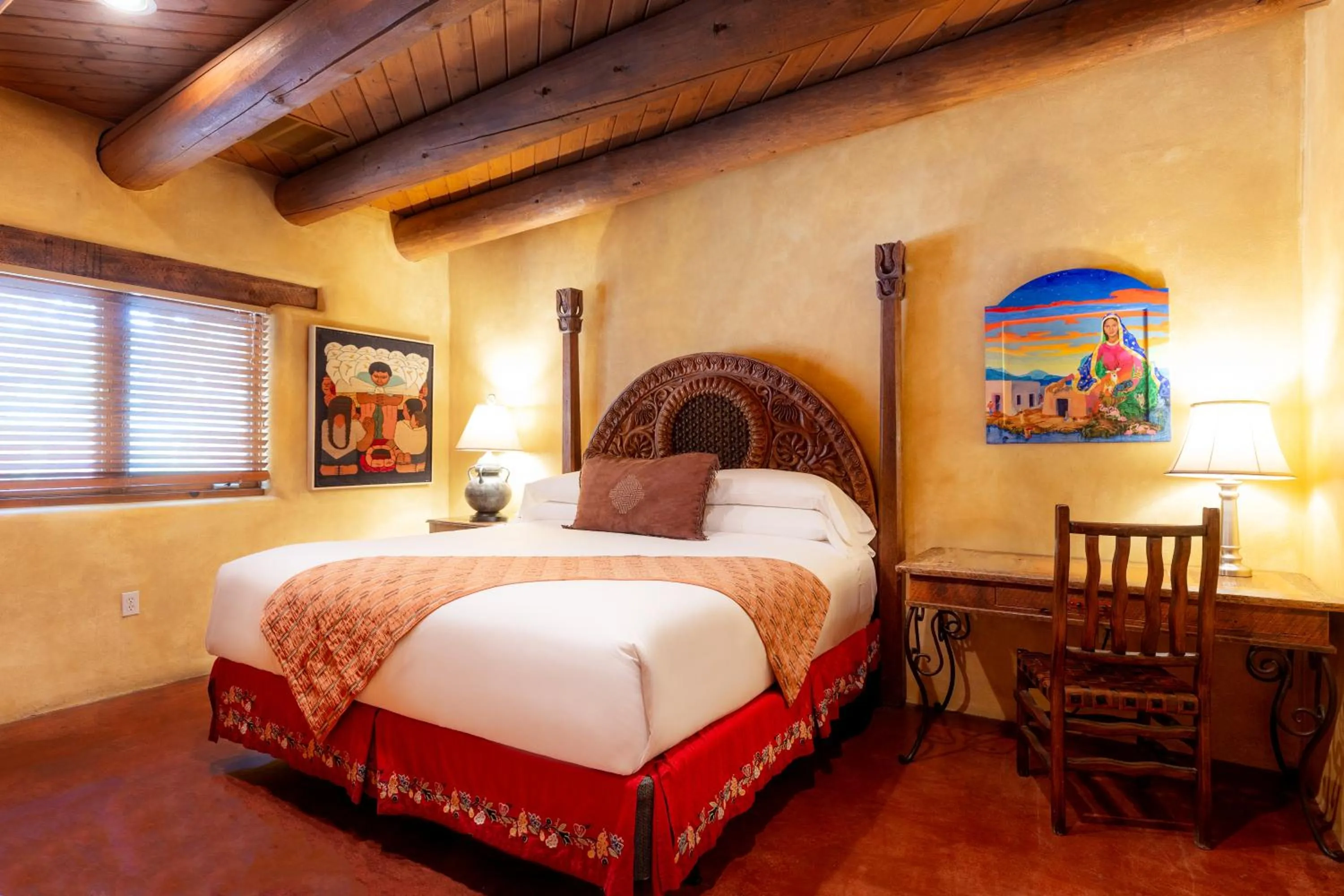 Bed in El Monte Sagrado Resort & Spa
