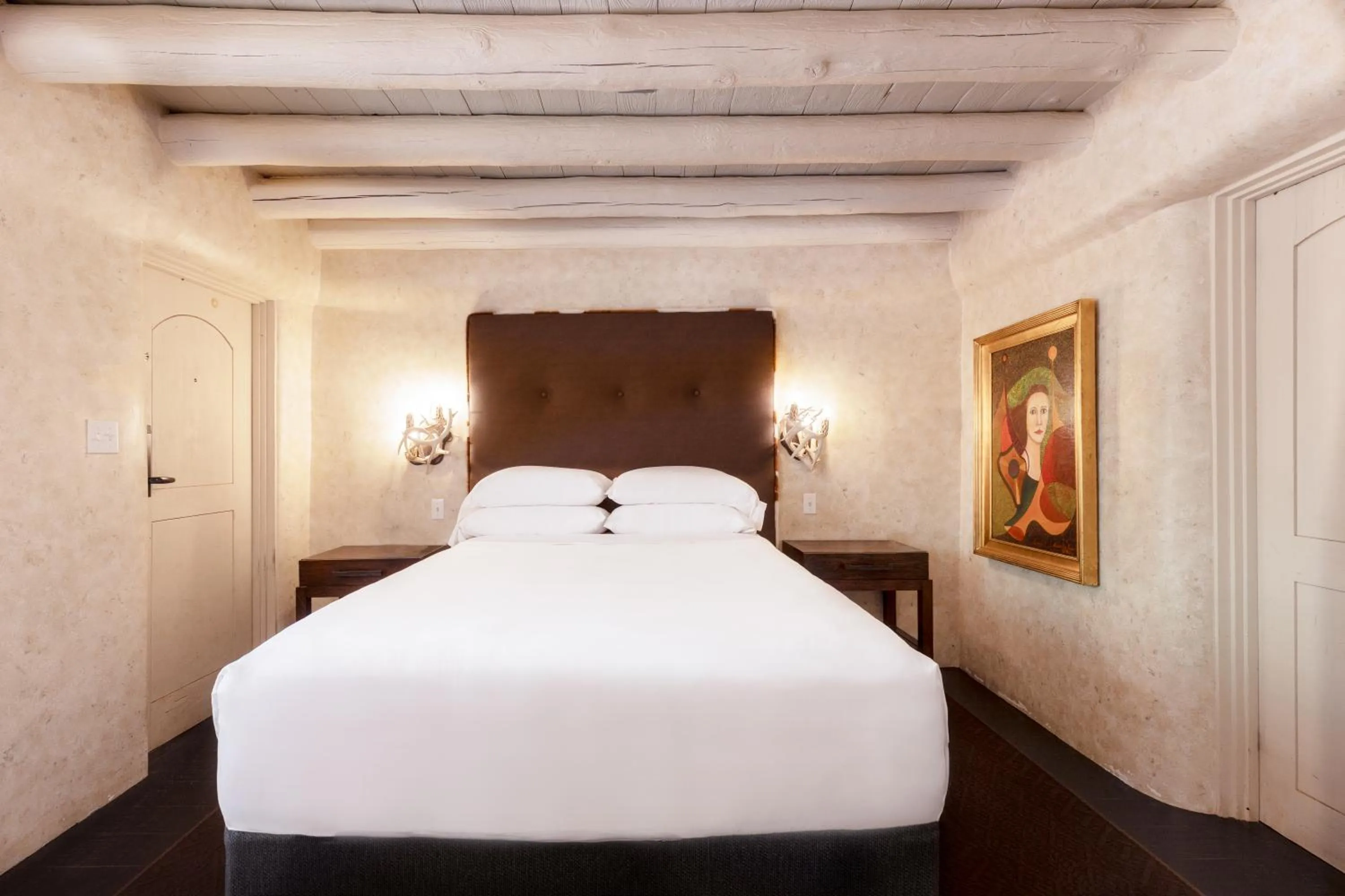 Bed in El Monte Sagrado Resort & Spa