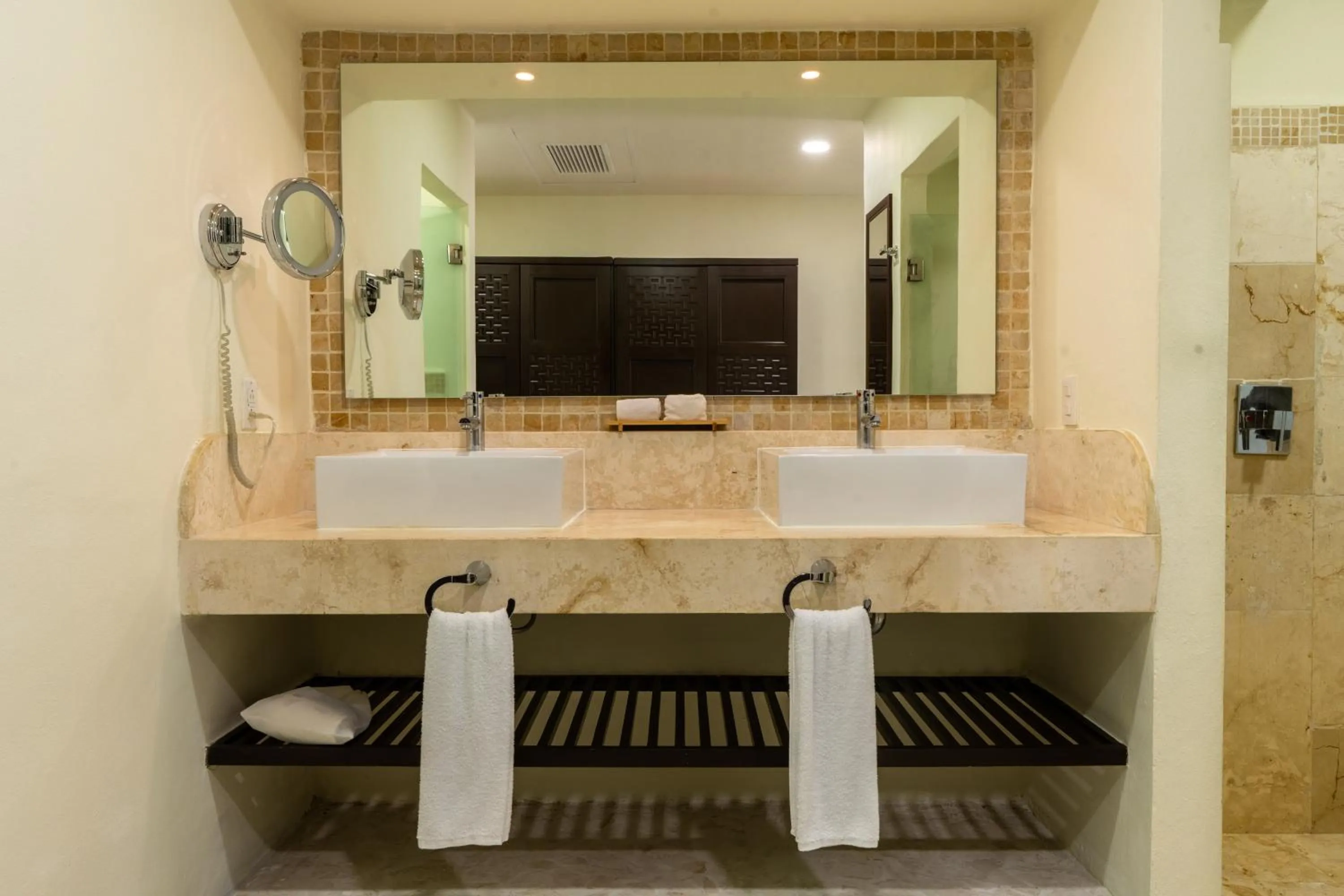 Shower in Iberostar Selection Riviera Cancun - All Inclusive