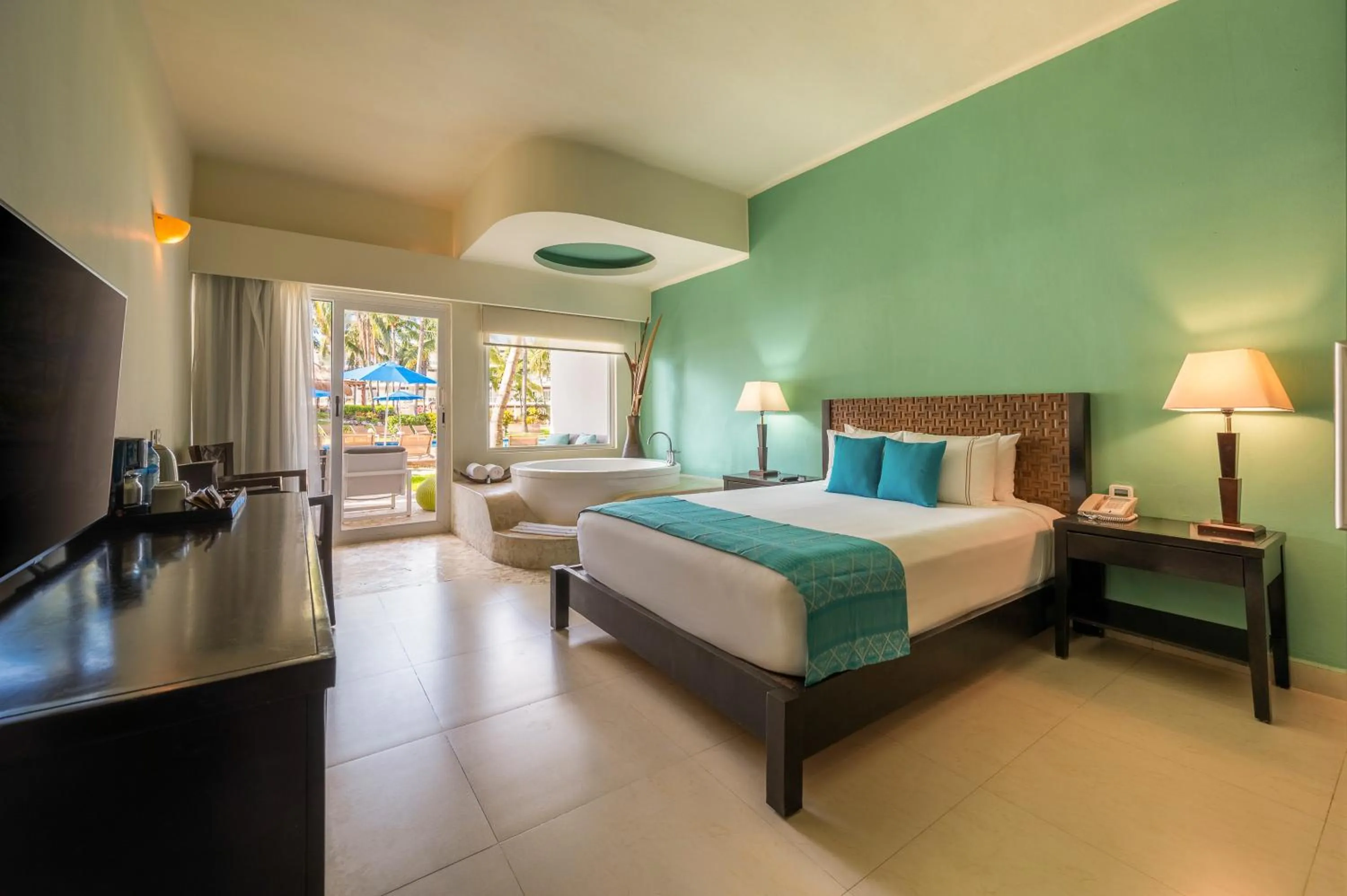 TV and multimedia, Bed in Palmar Beach Resort and Spa Riviera Maya - All Inclusive