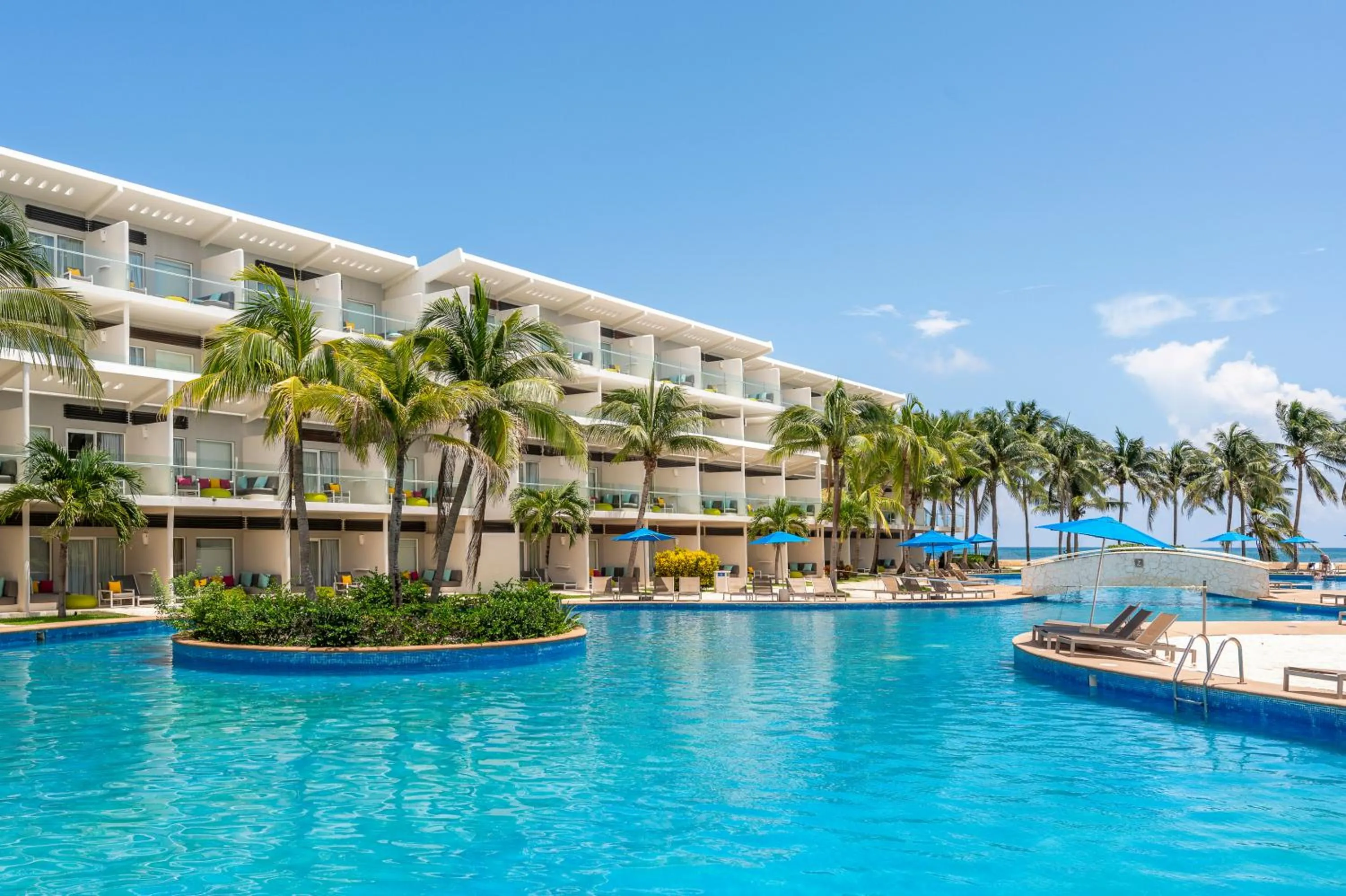 Swimming pool in Palmar Beach Resort and Spa Riviera Maya - All Inclusive