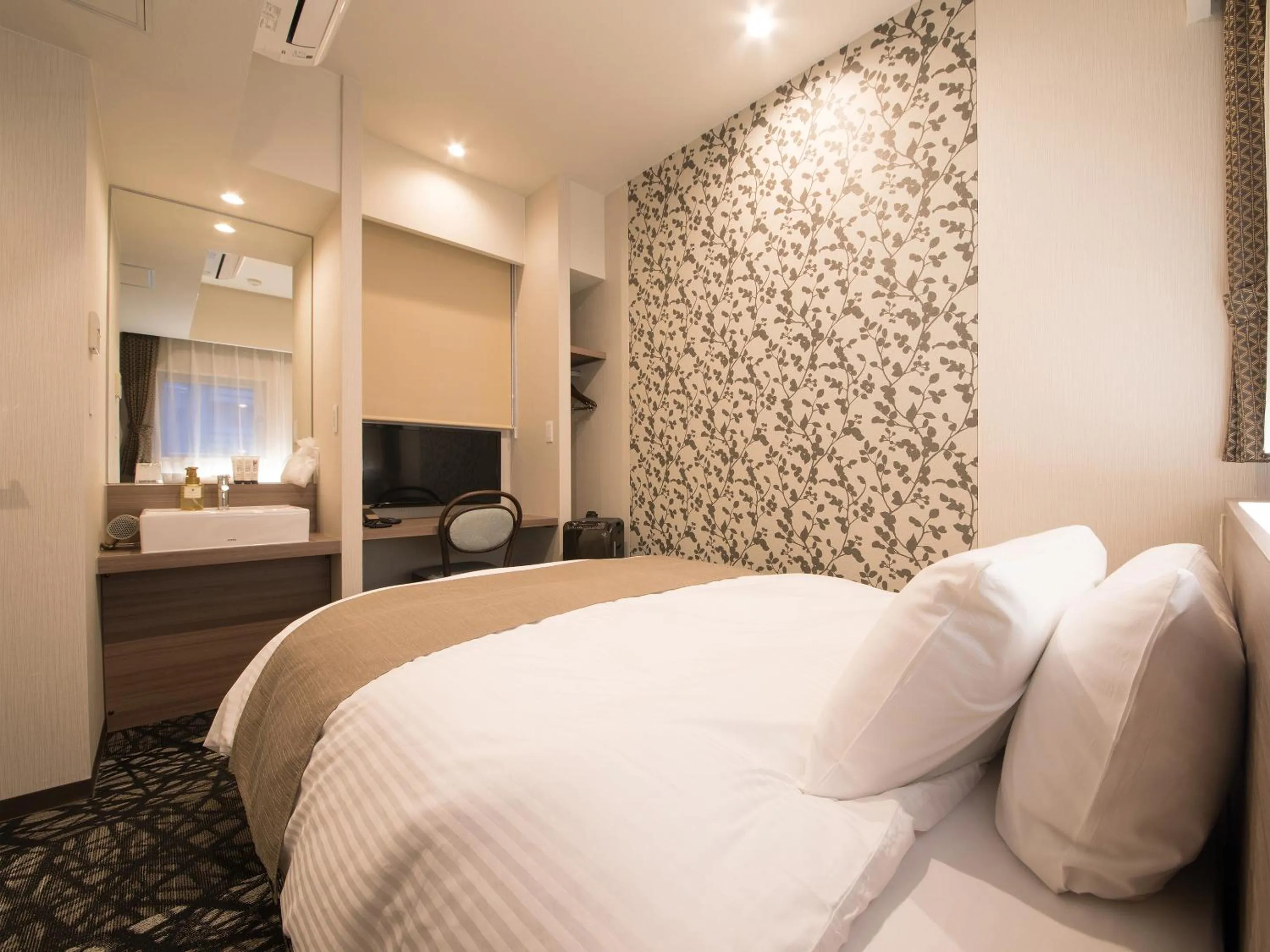 Photo of the whole room, Bed in S.Training Center Hotel Osaka