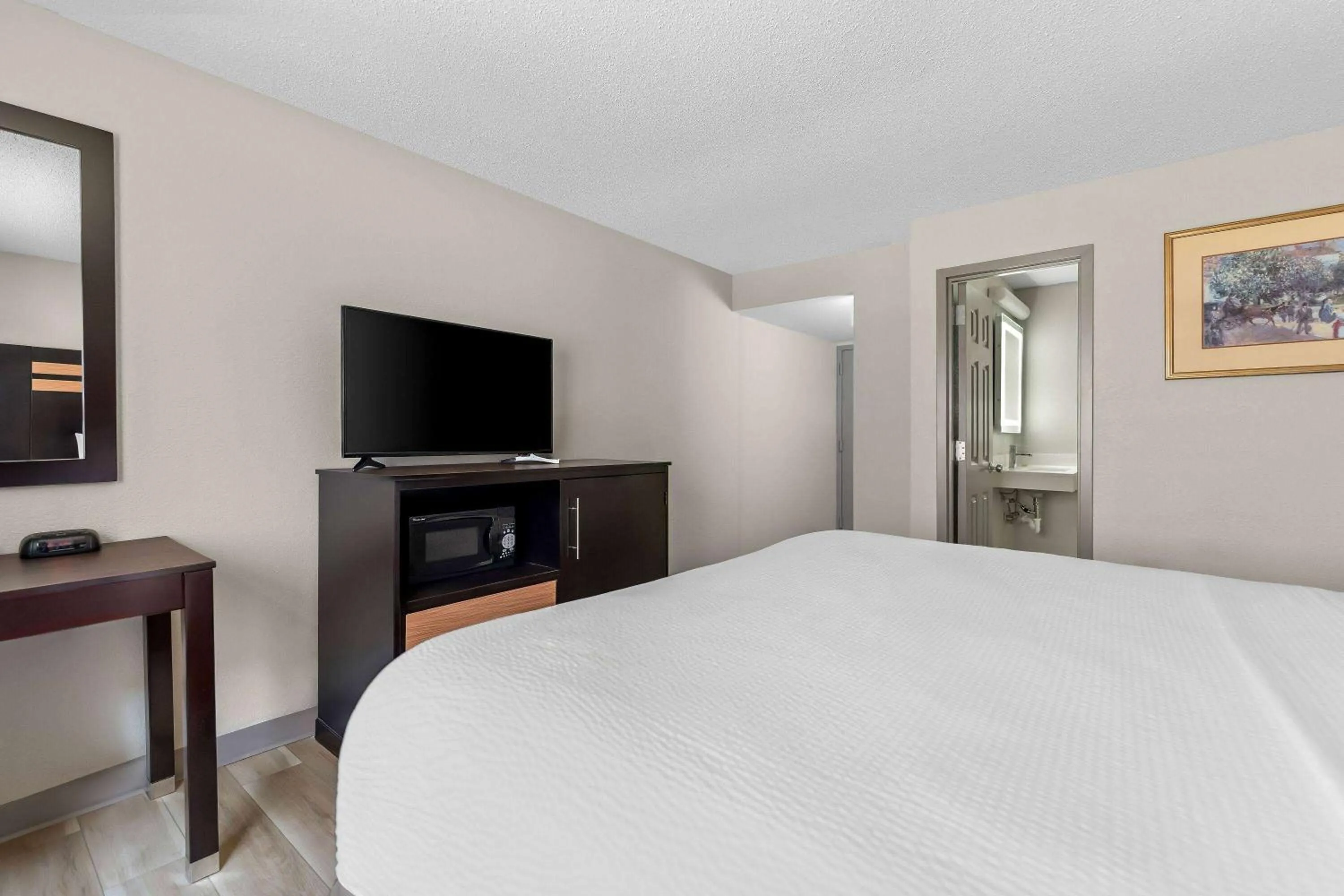 Bed in Days Inn by Wyndham Albany SUNY