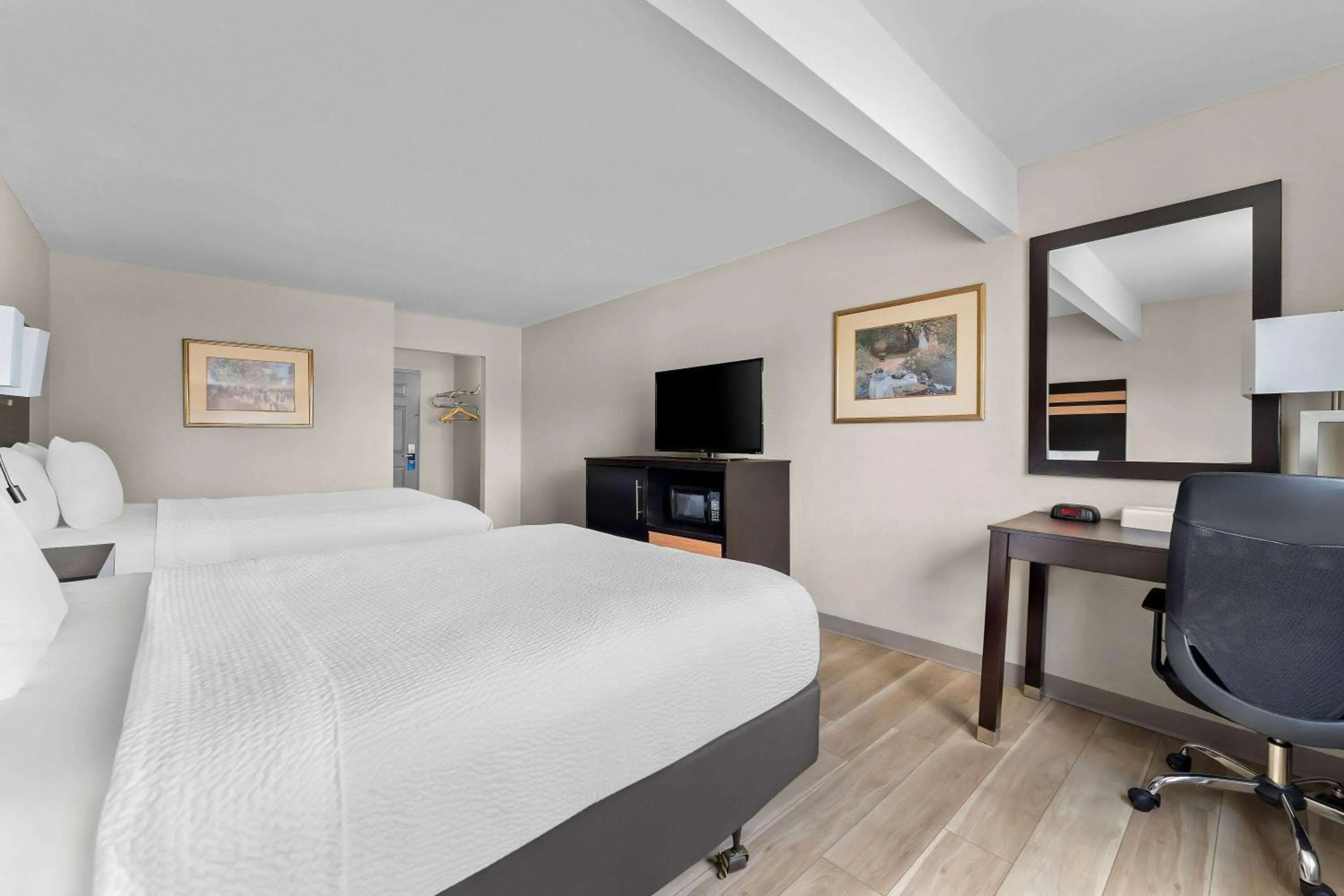 Bed in Days Inn by Wyndham Albany SUNY