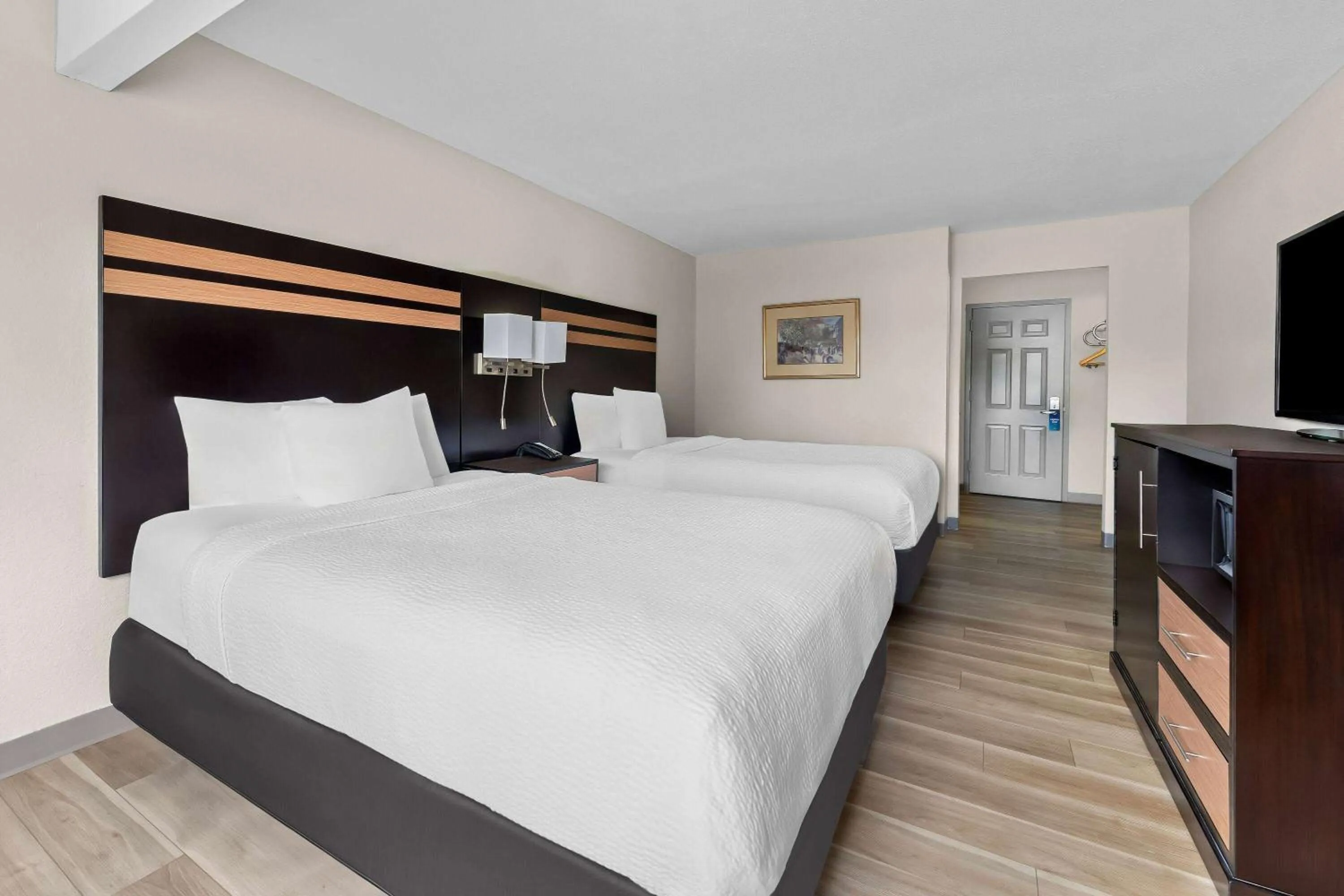 Bed in Days Inn by Wyndham Albany SUNY